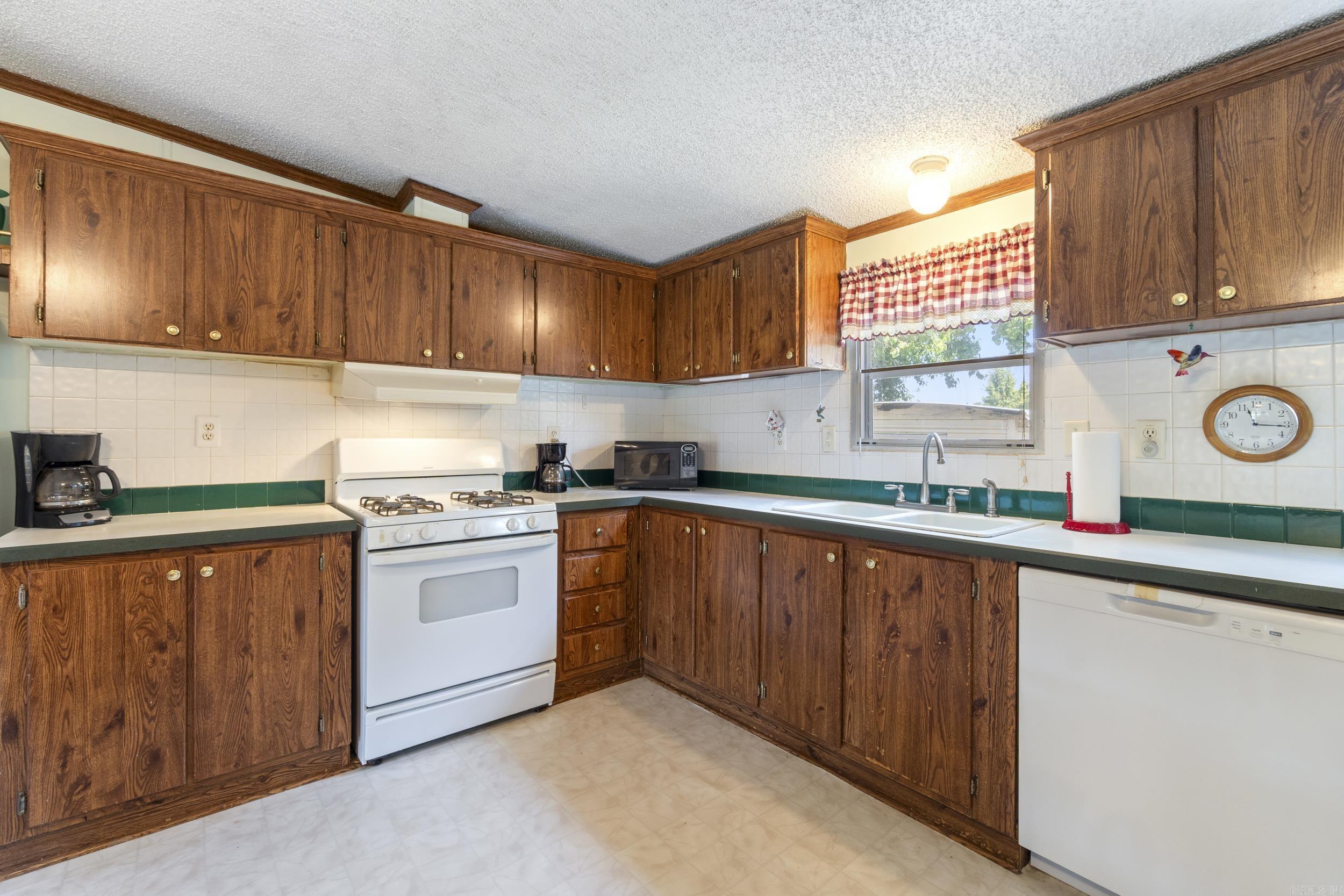 61 Brewer  Conway, AR