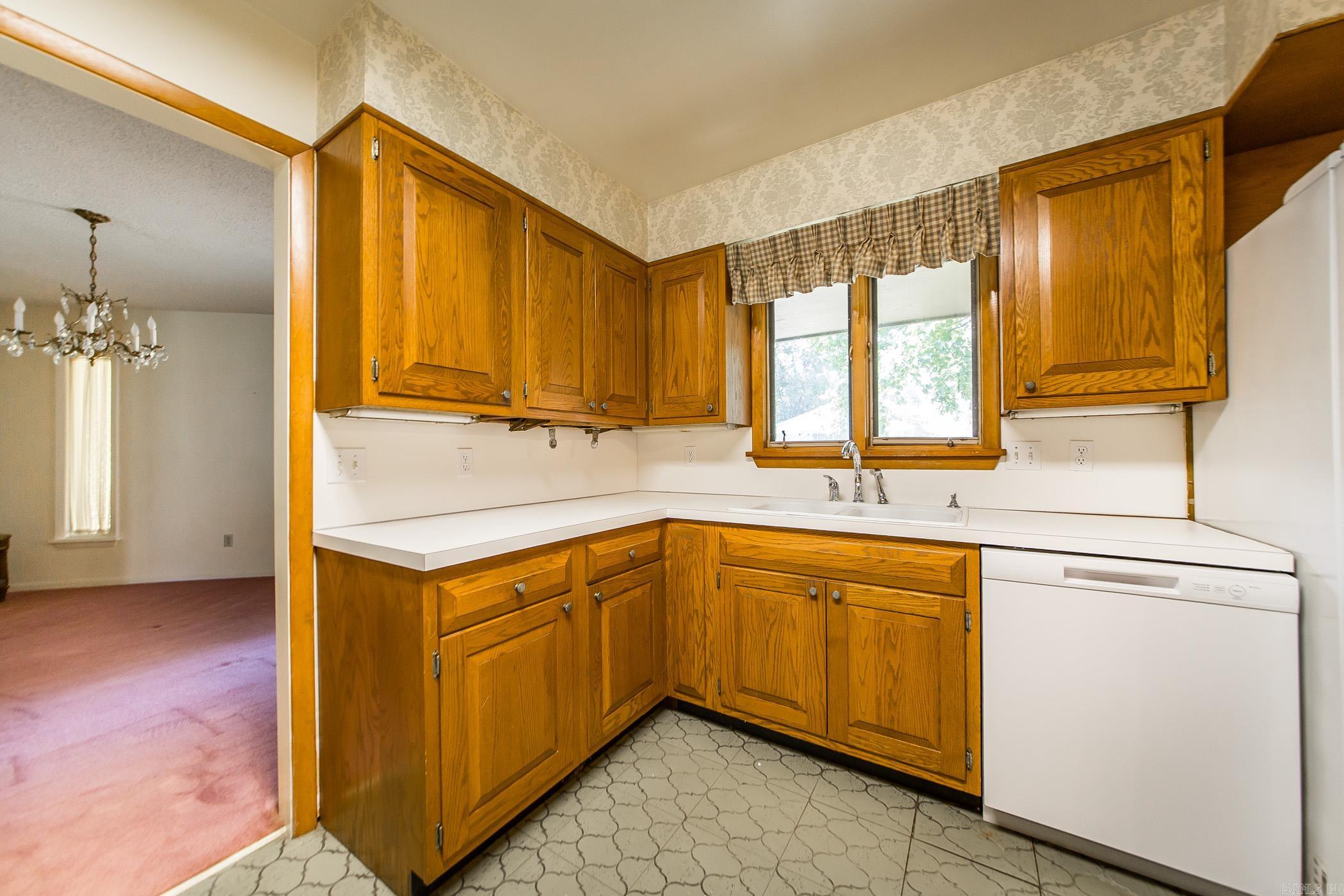 314 SE 5th  England, AR