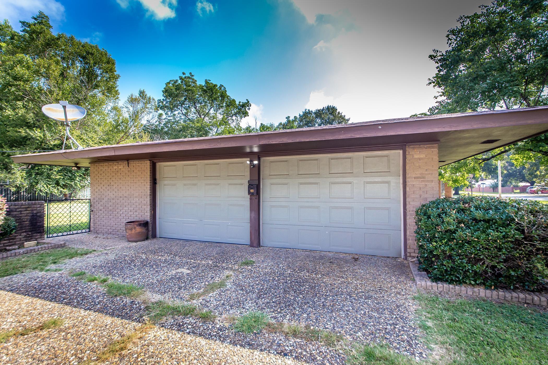 314 SE 5th  England, AR