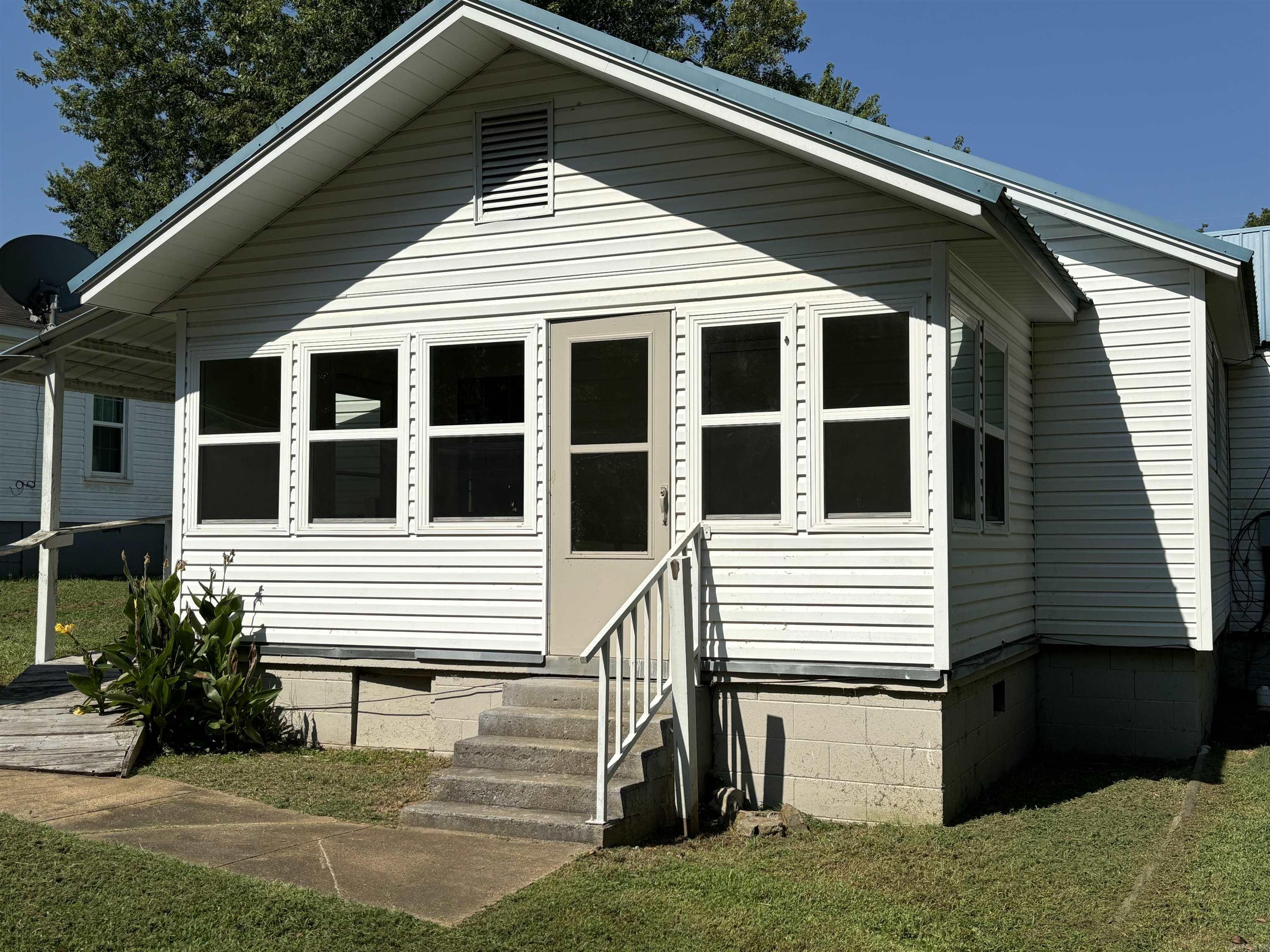 710 N Sowell  Searcy, AR