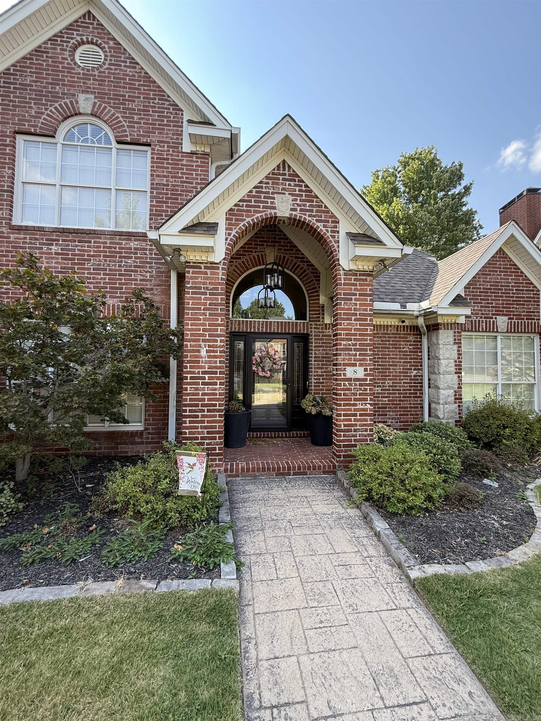 8 Bayonne Ct