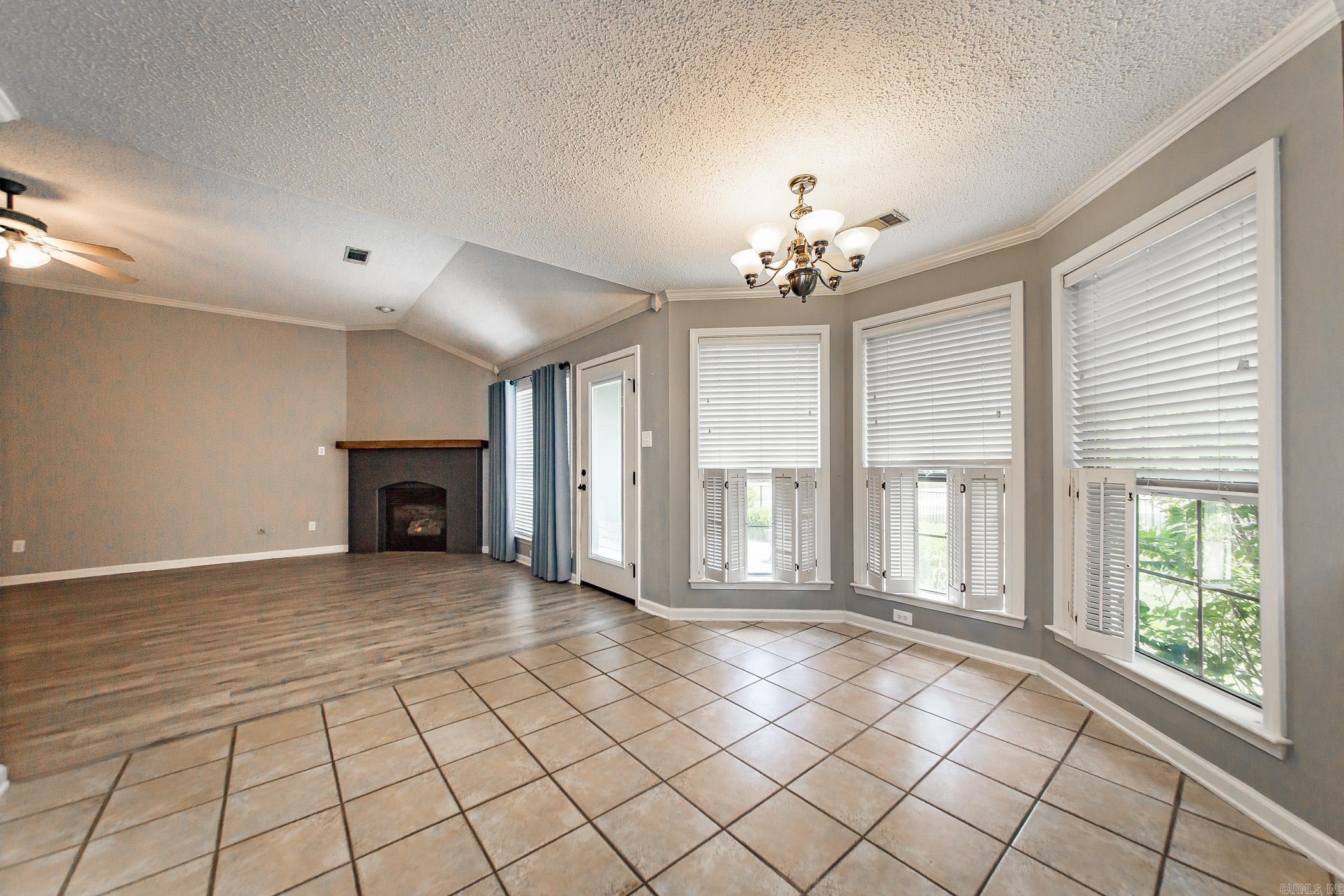 216 Chantilly Cir  Maumelle, AR