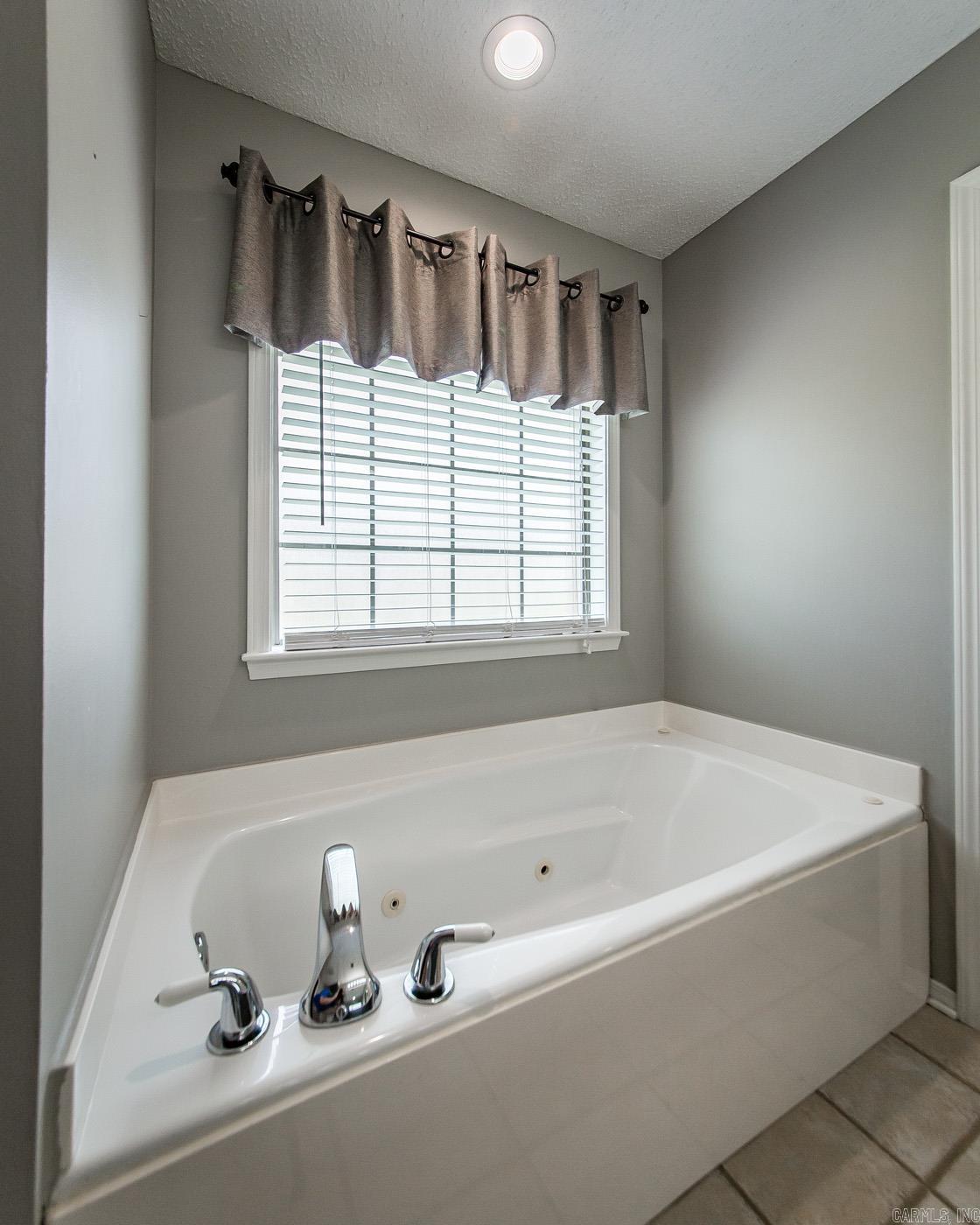 216 Chantilly Cir  Maumelle, AR