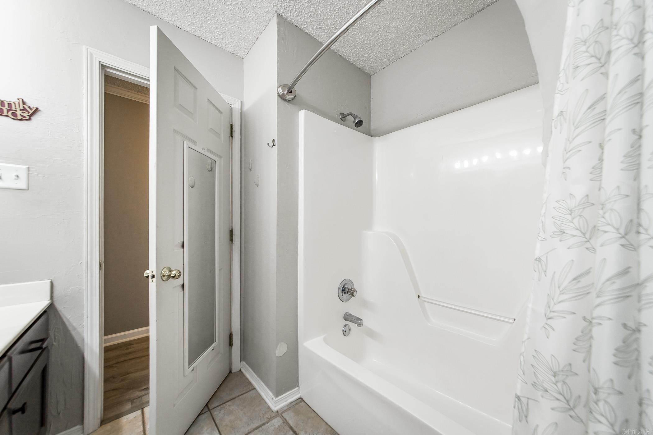 216 Chantilly Cir  Maumelle, AR