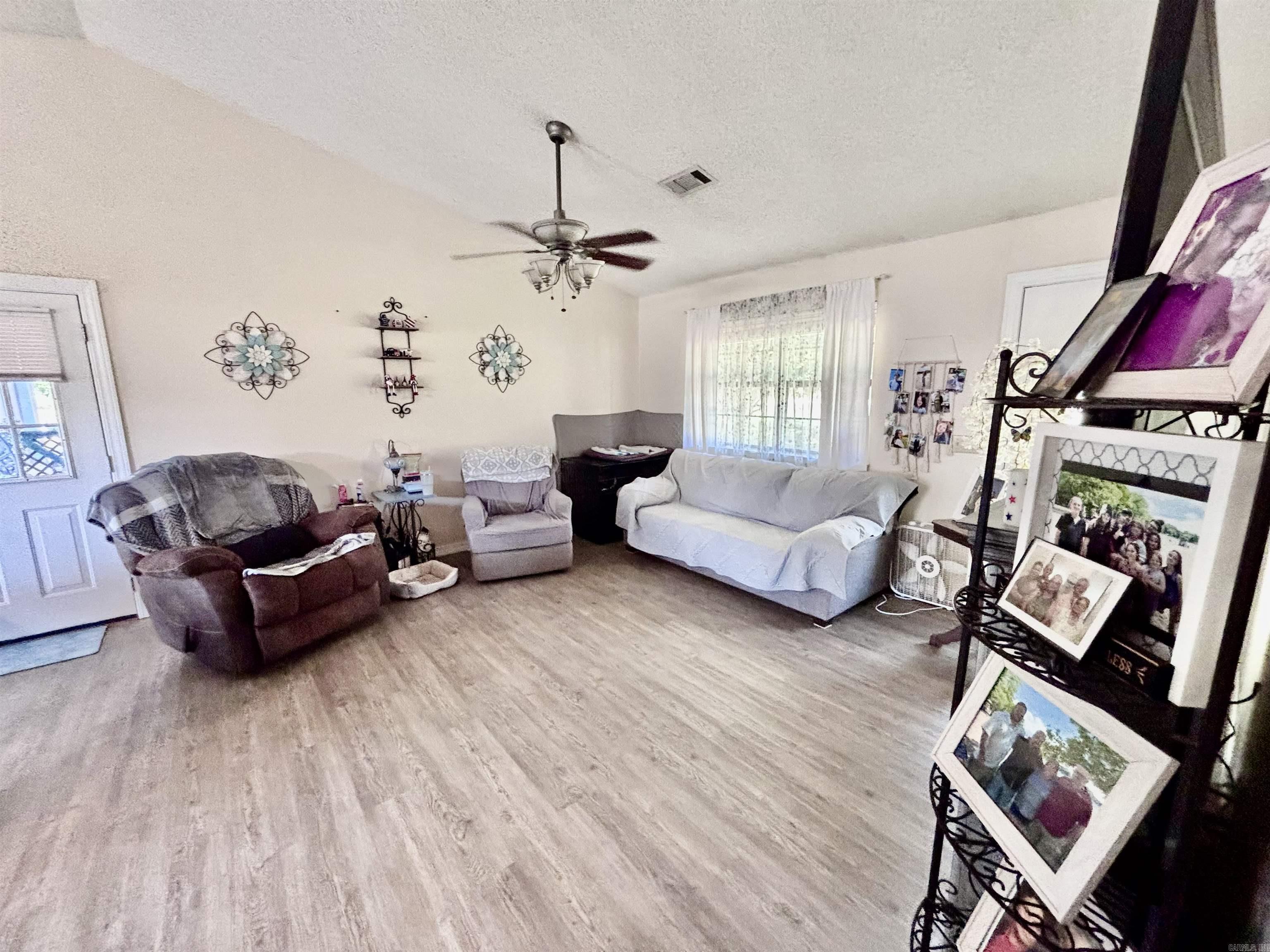 20 N D  Pottsville, AR