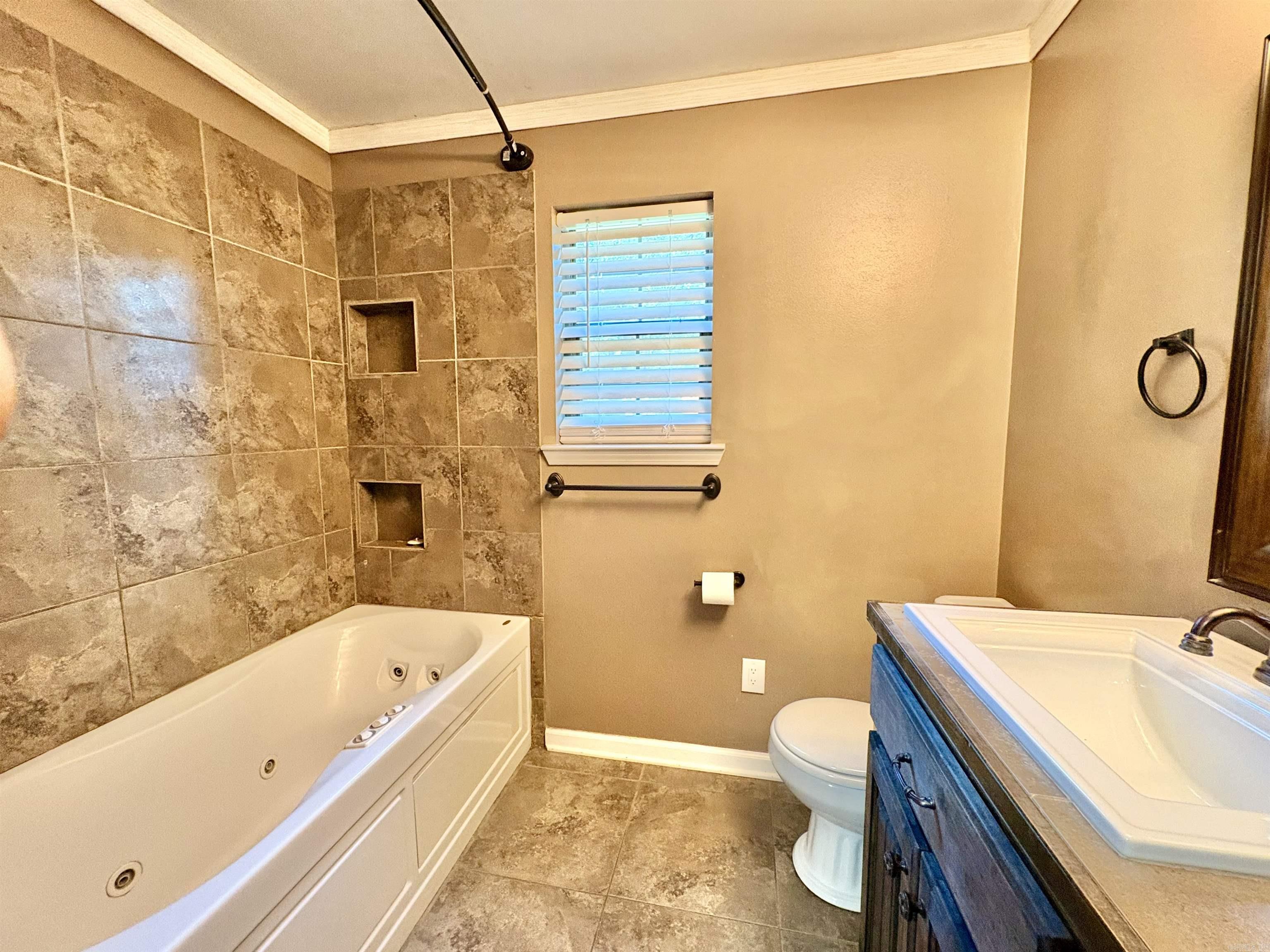 2725 Burchwood  Benton, AR