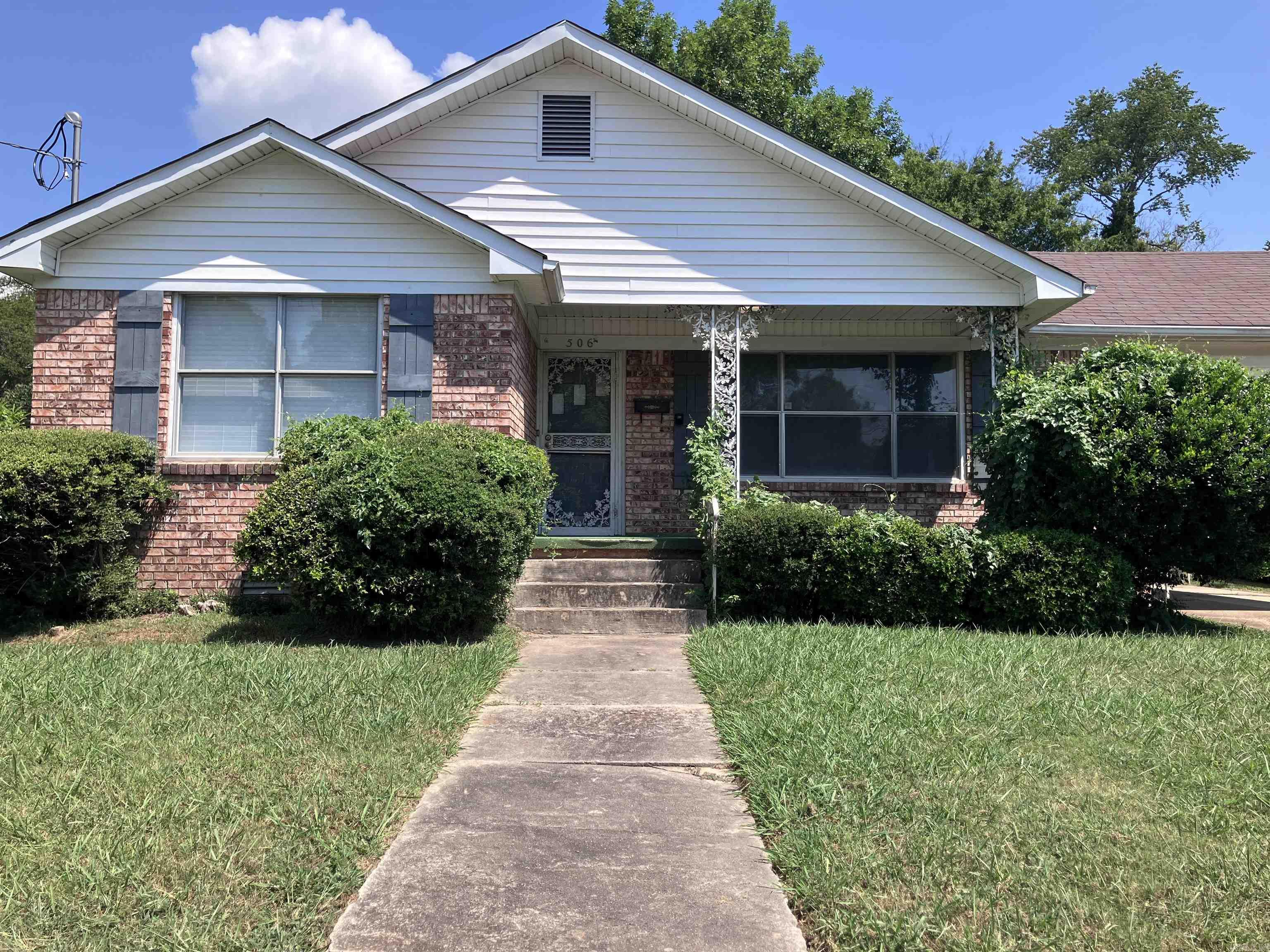506 W Pleasure  Searcy, AR
