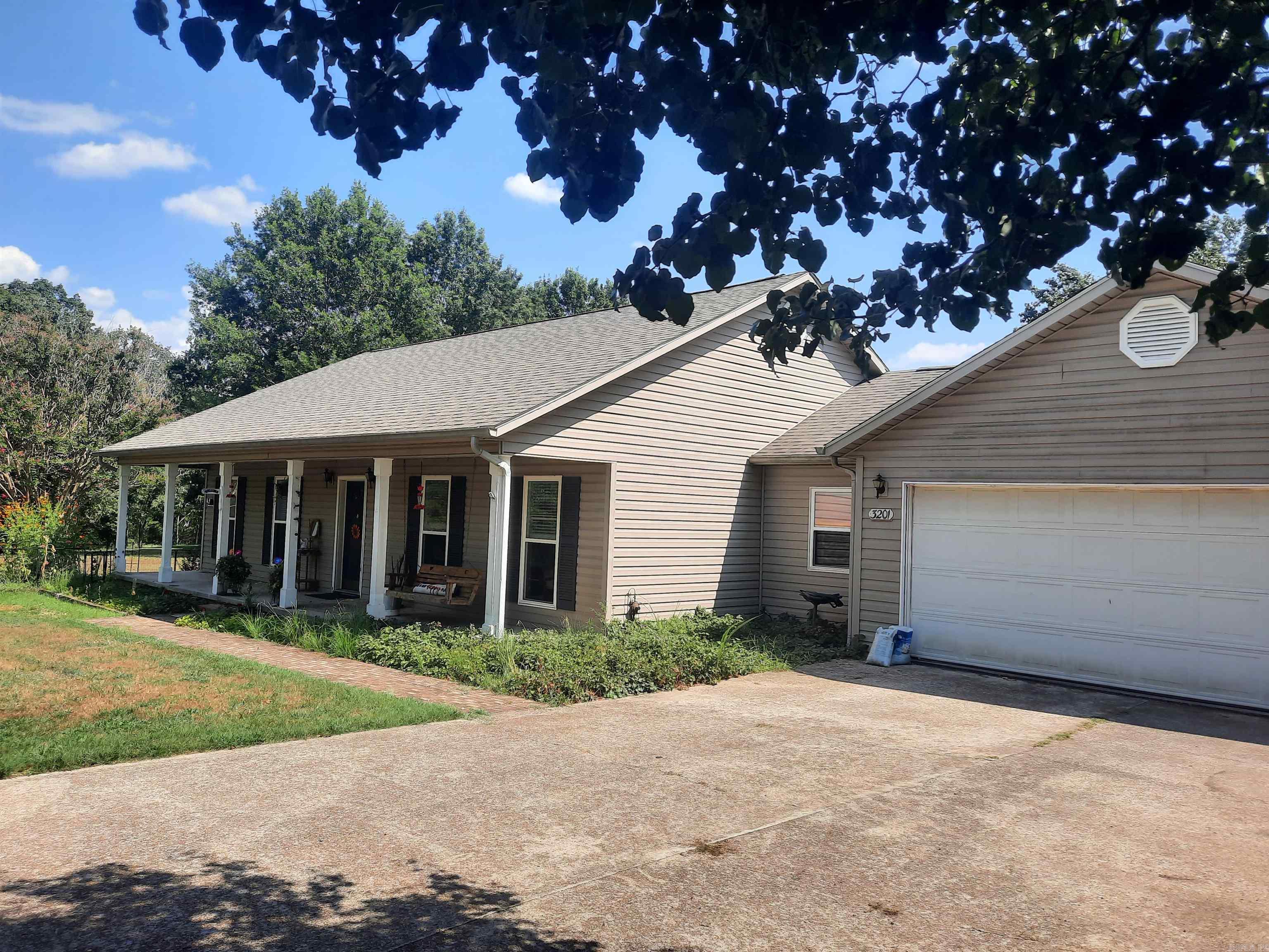 3201 McKinney  Mountain View, AR