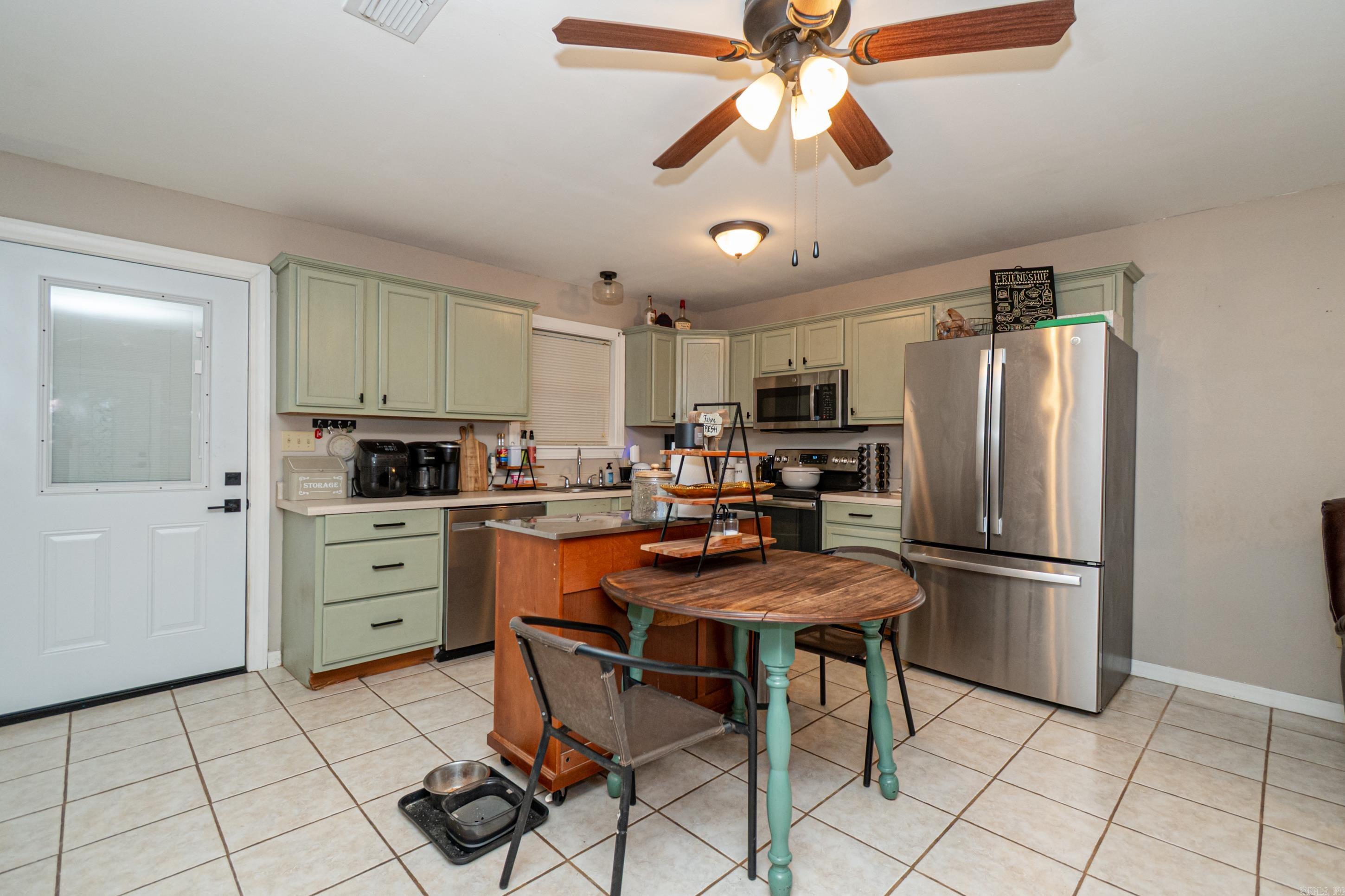 613 E Cleveland St Taylor, AR 71861