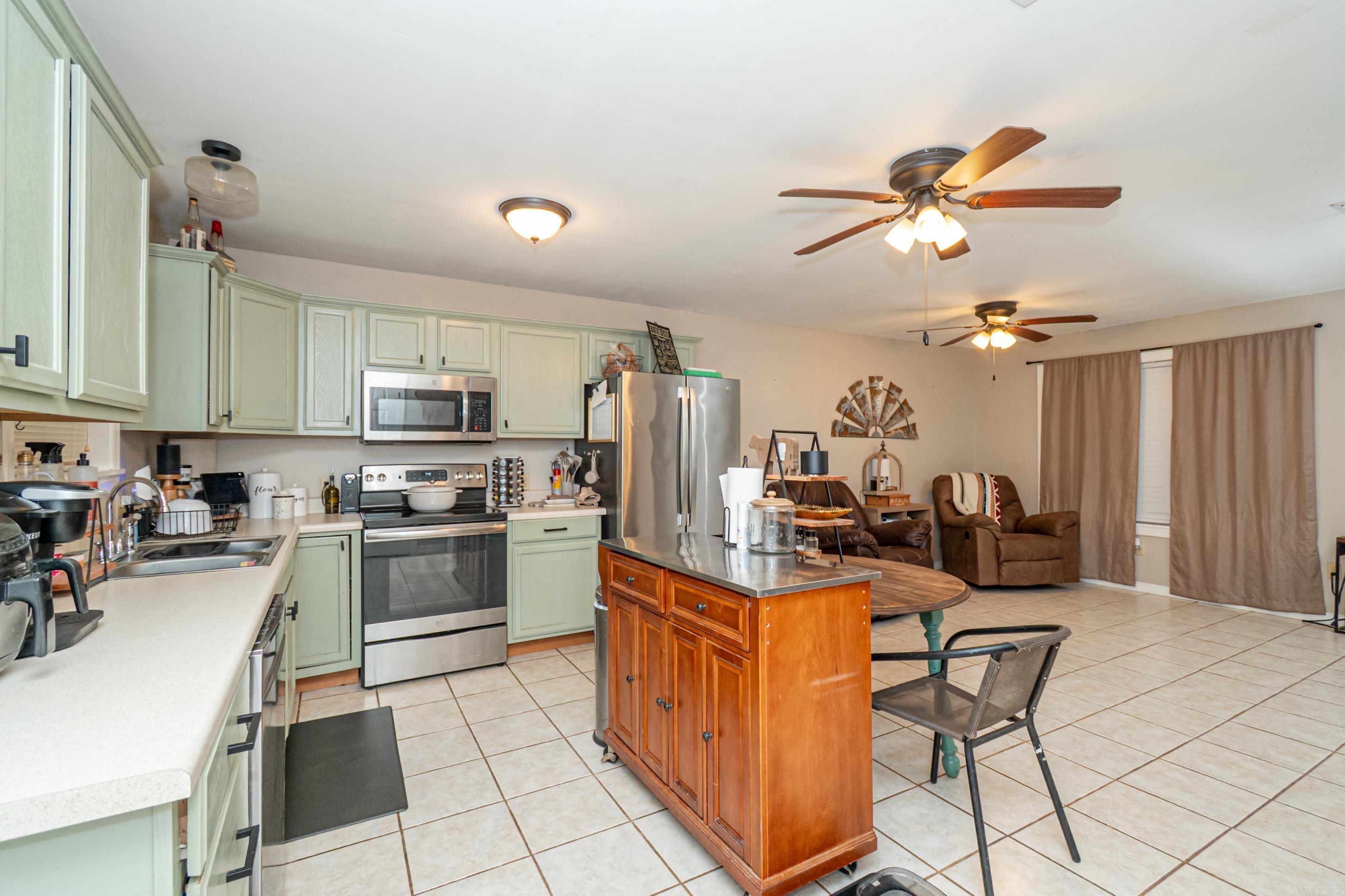 613 E Cleveland St Taylor, AR 71861