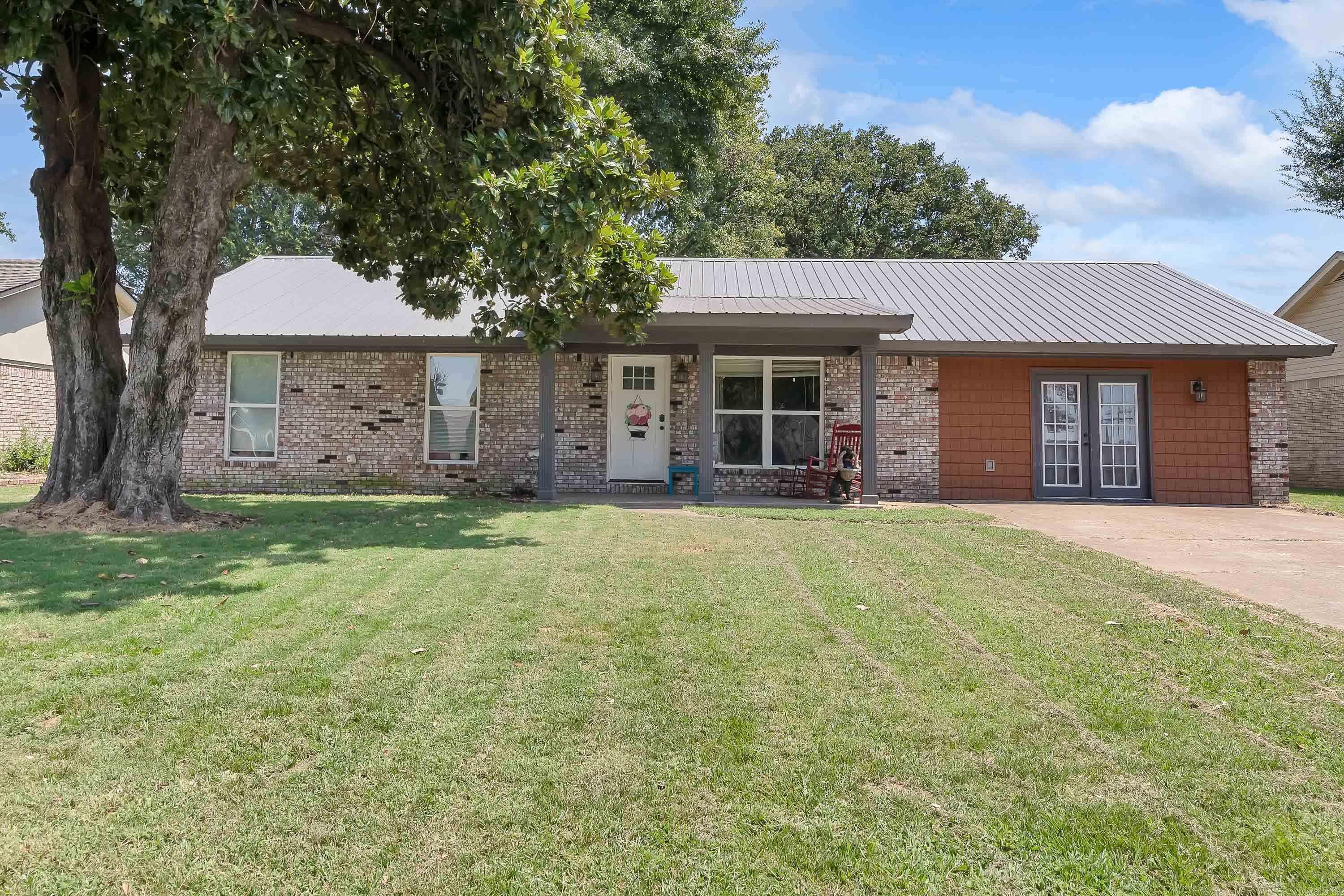 1212 Graceland  Newport, AR