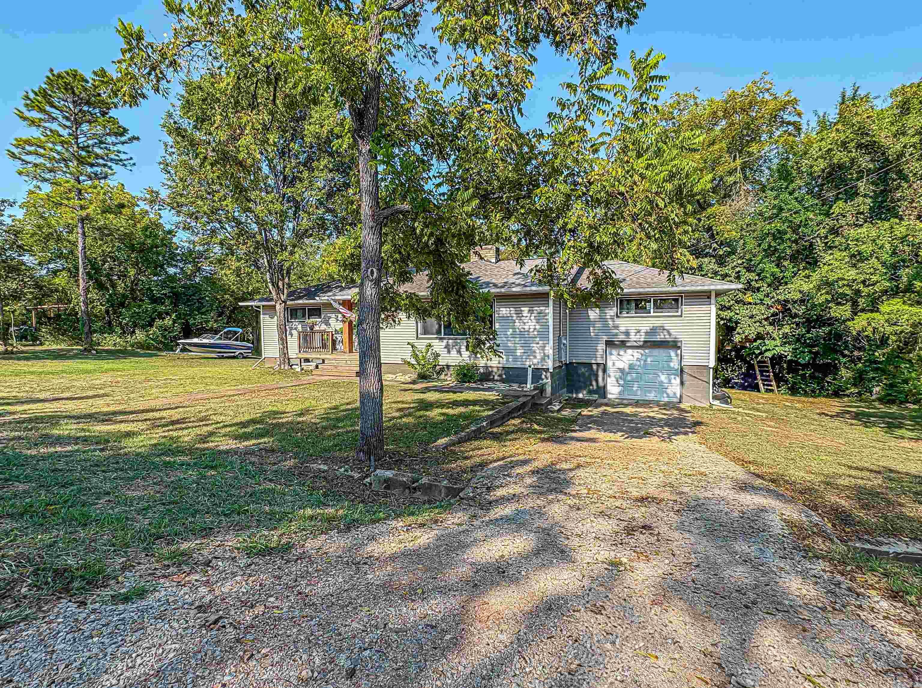 916 N Estes  Yellville, AR