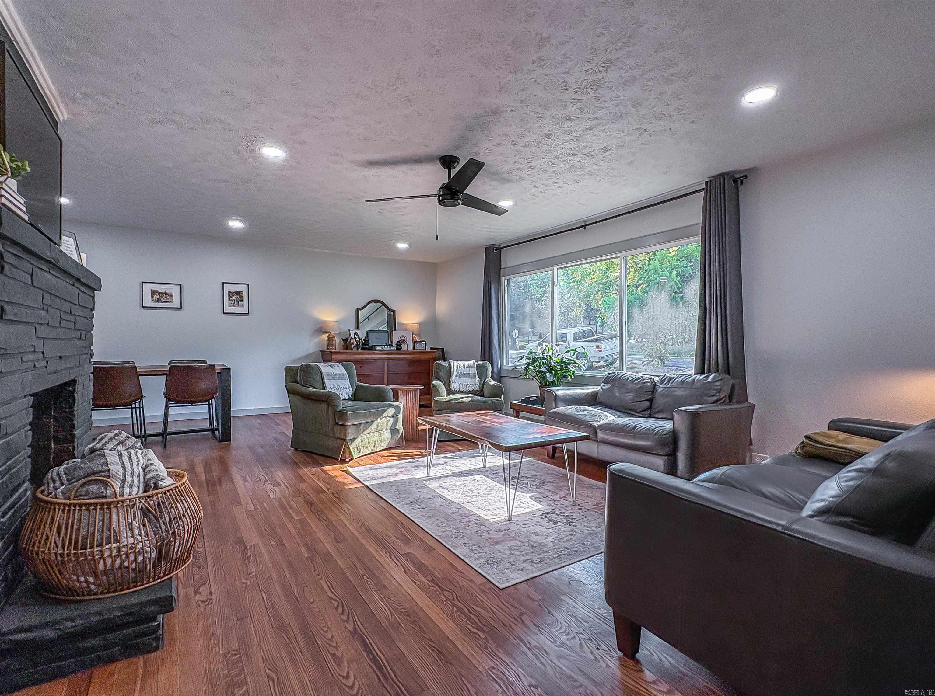 916 N Estes  Yellville, AR