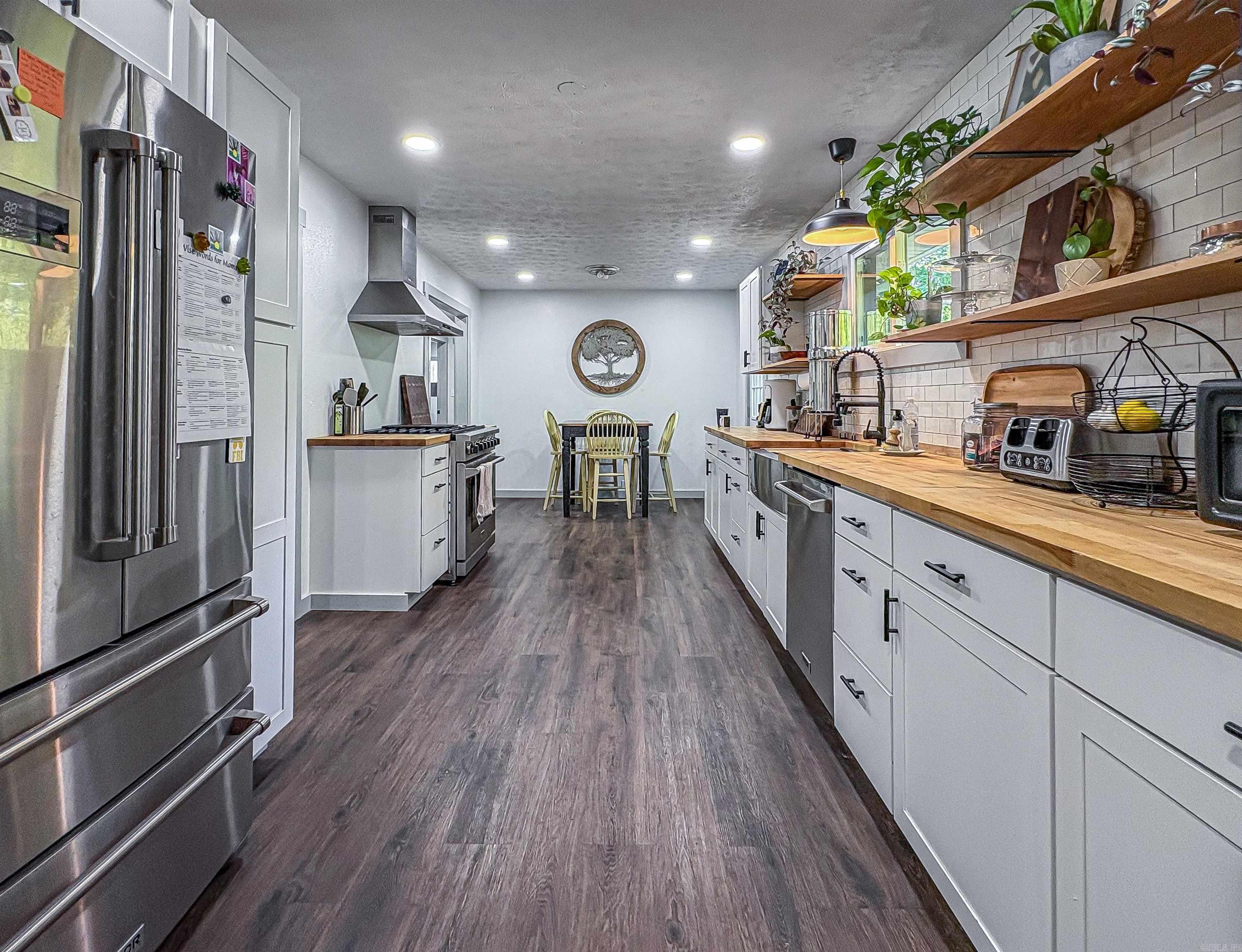916 N Estes  Yellville, AR