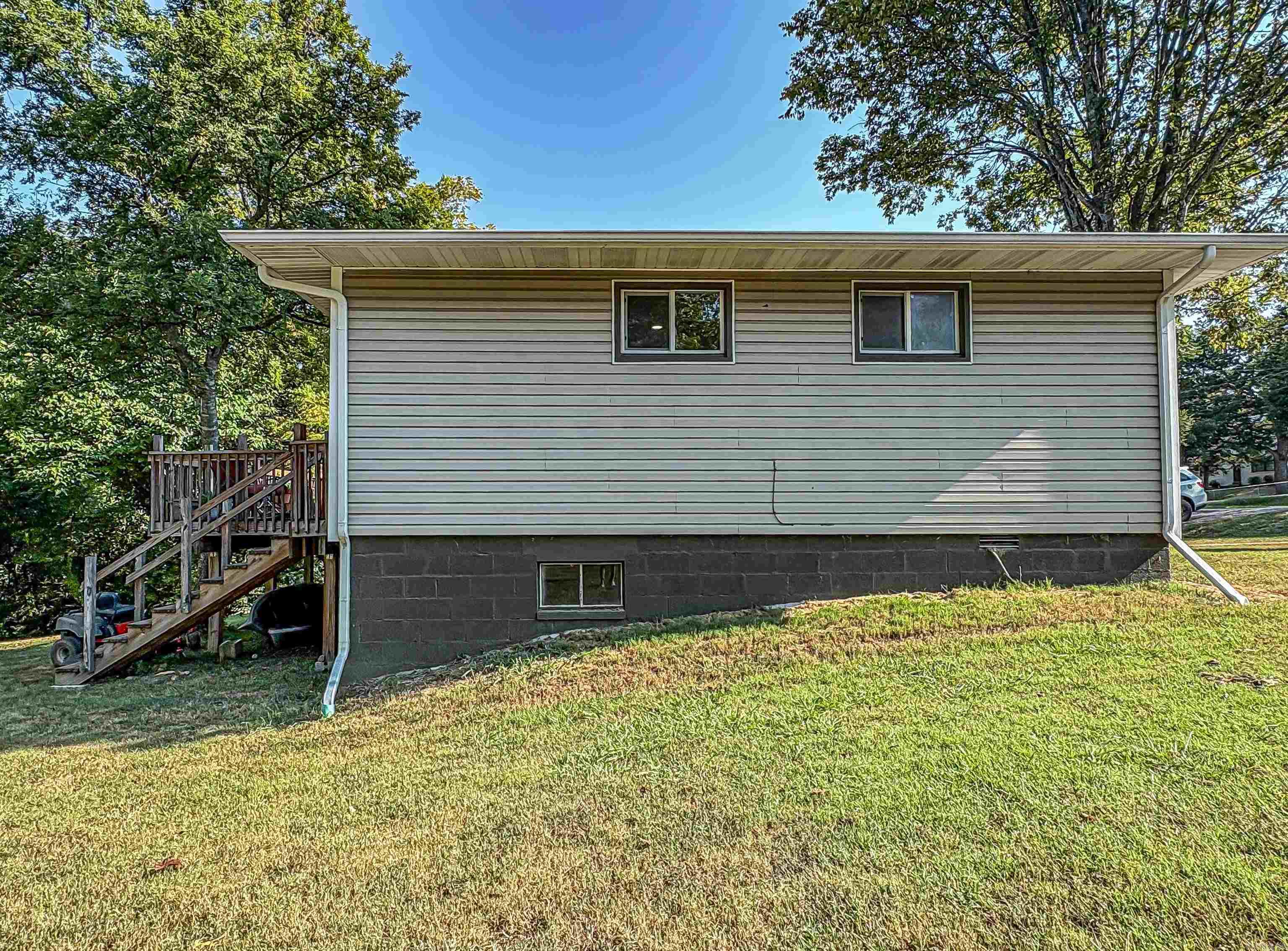 916 N Estes  Yellville, AR
