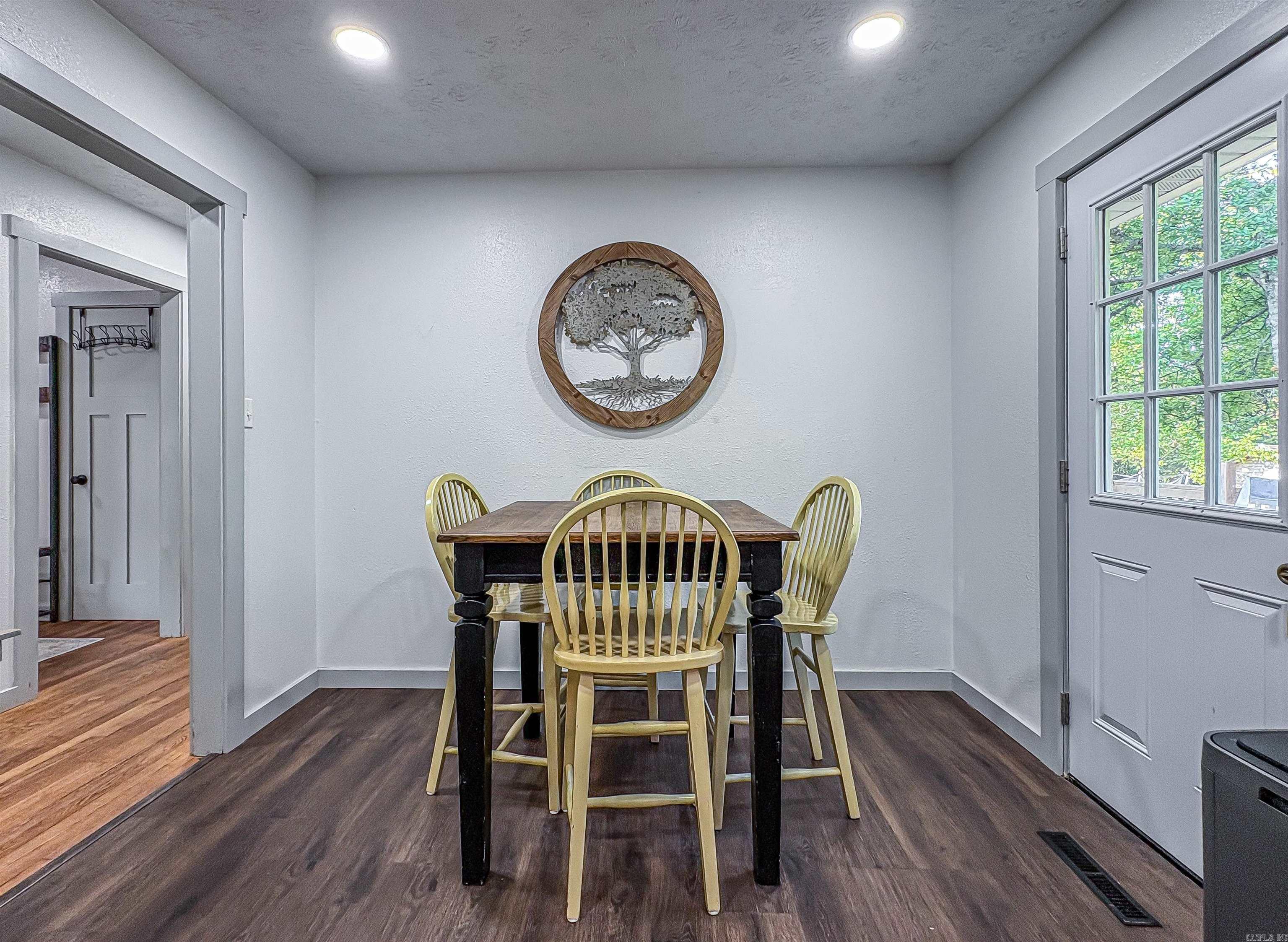 916 N Estes  Yellville, AR