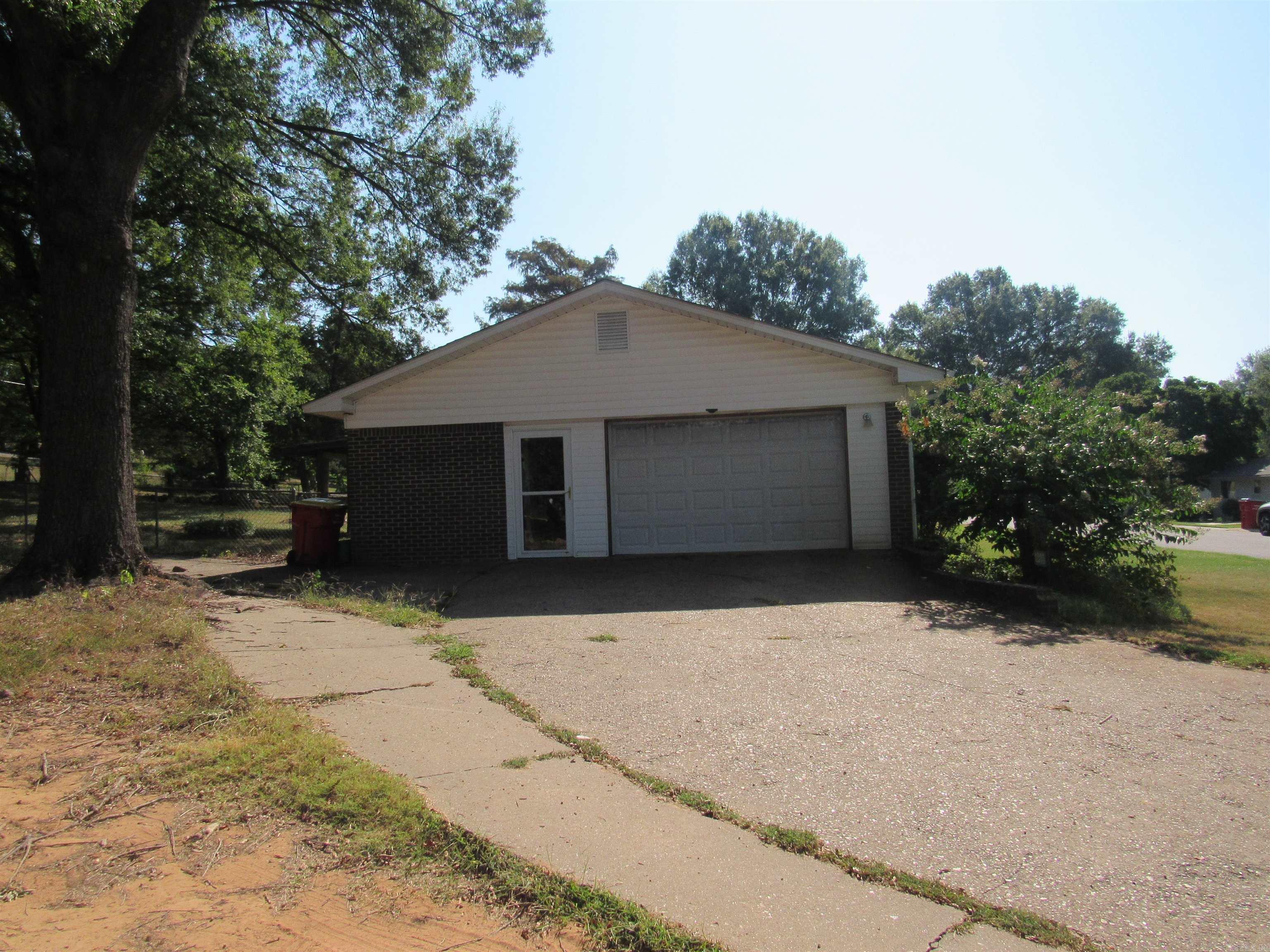 1205 HOLLOWAY  Morrilton, AR