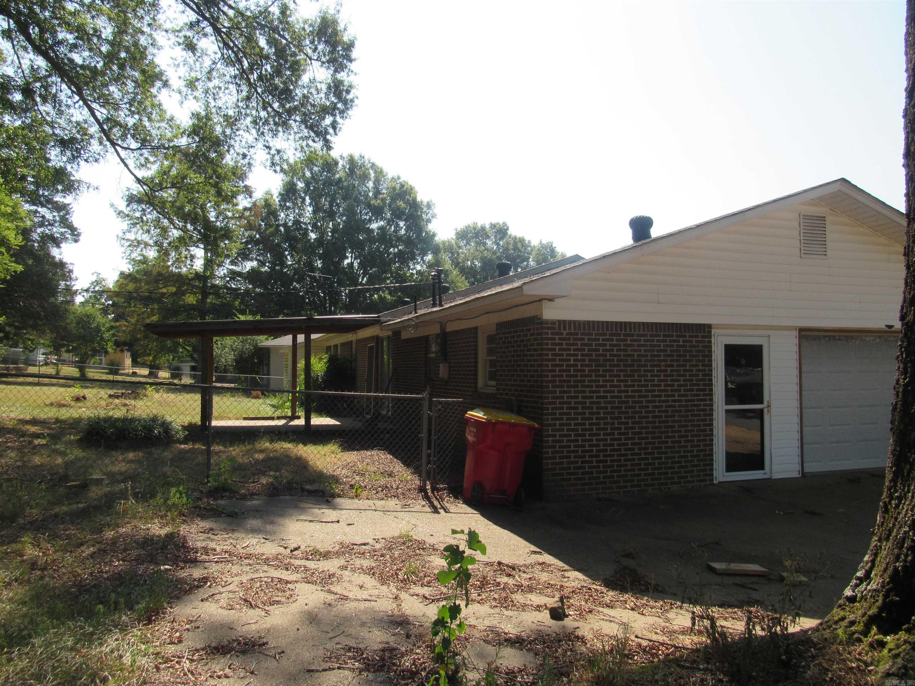 1205 HOLLOWAY  Morrilton, AR
