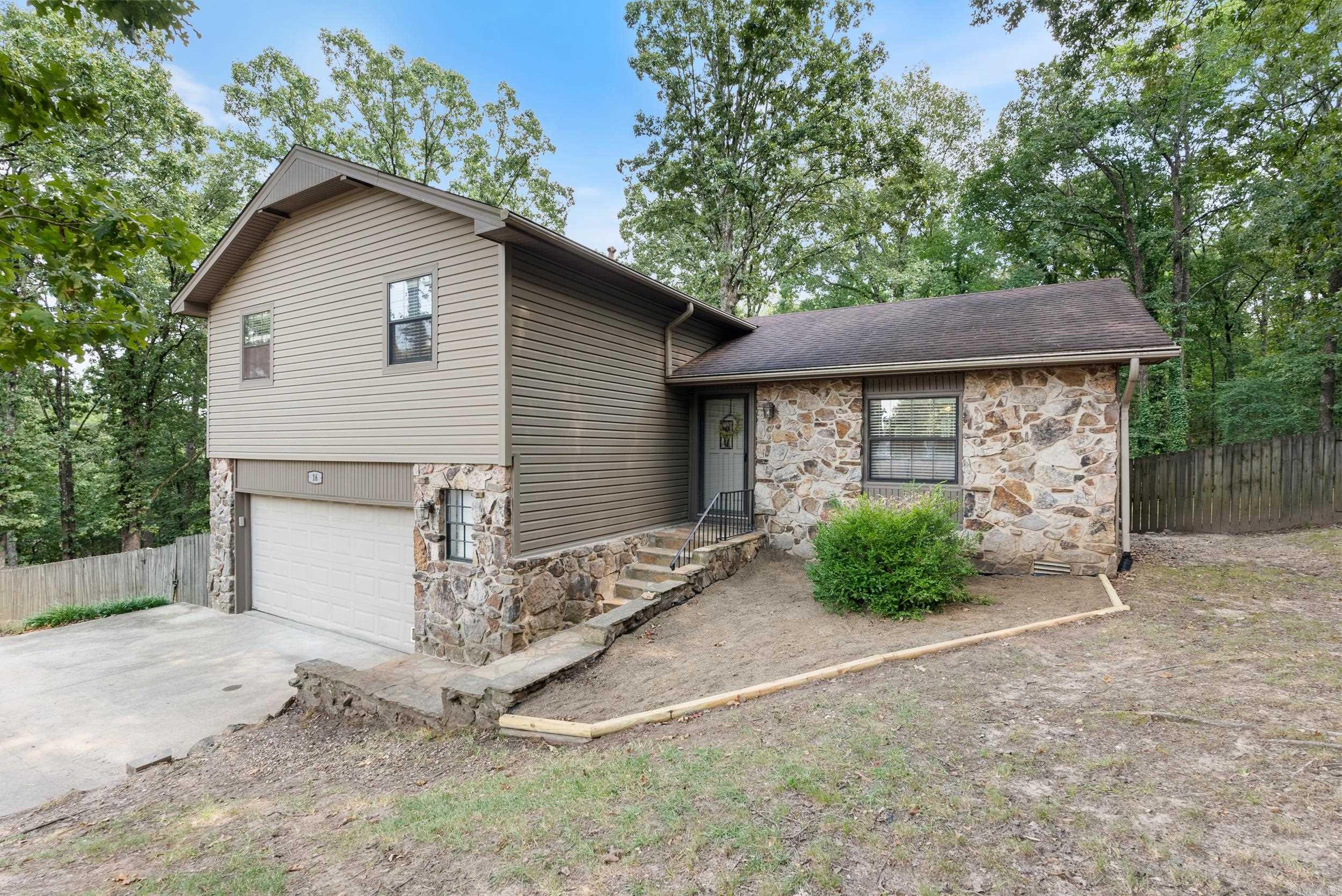16 Rockledge  Maumelle, AR