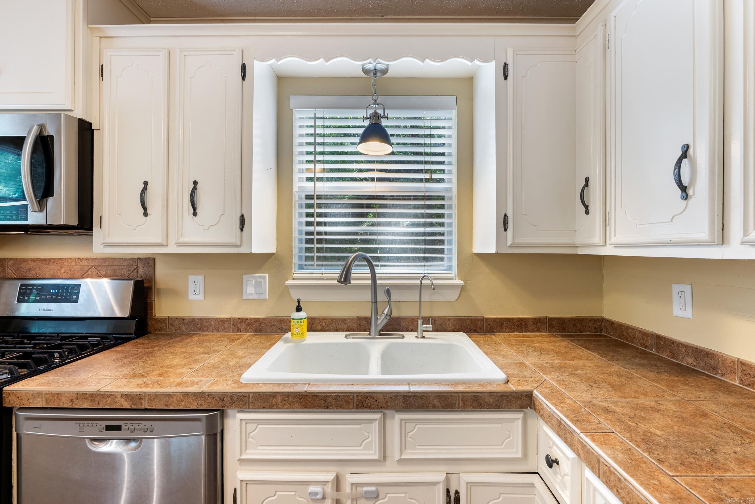 16 Rockledge  Maumelle, AR