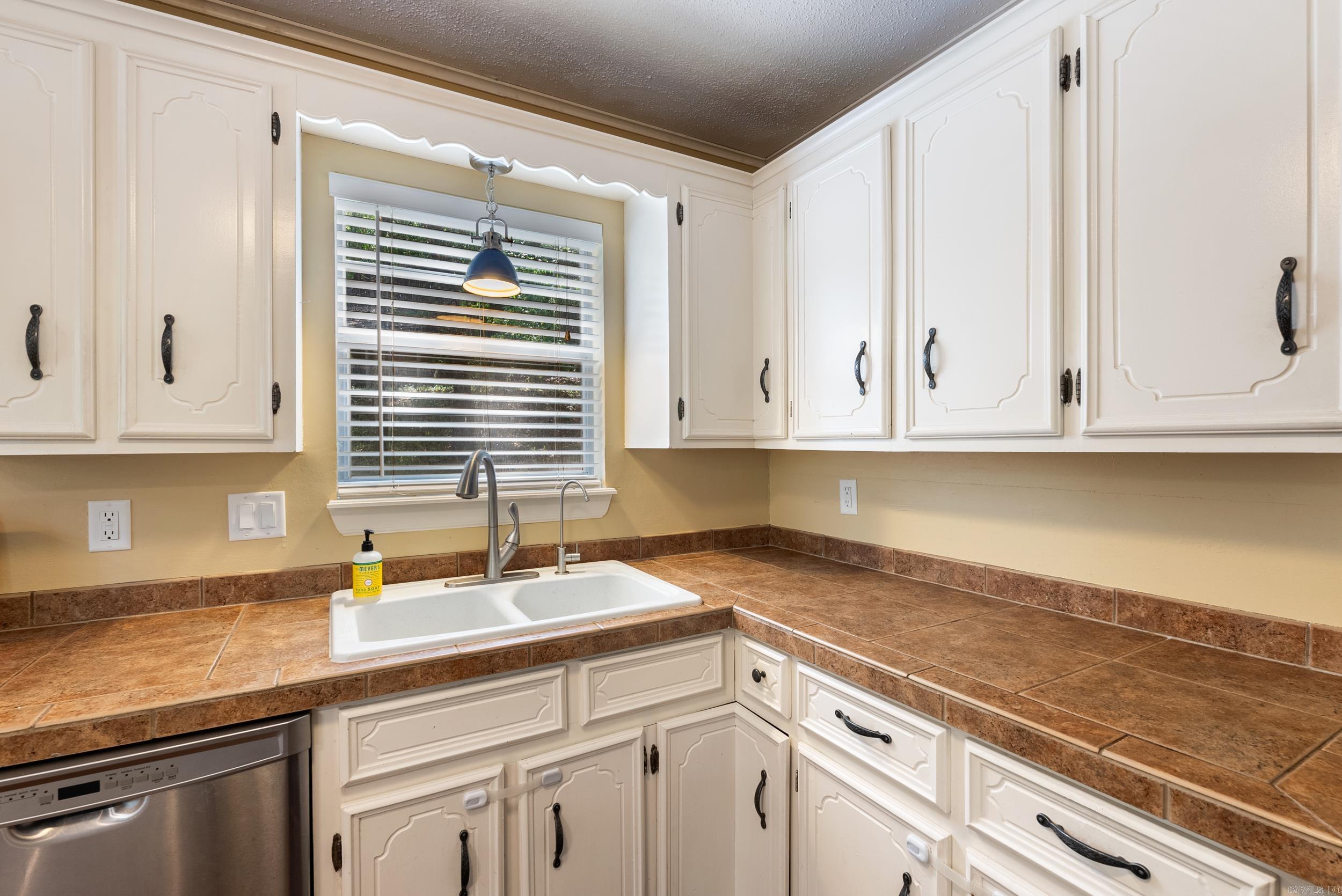 16 Rockledge  Maumelle, AR
