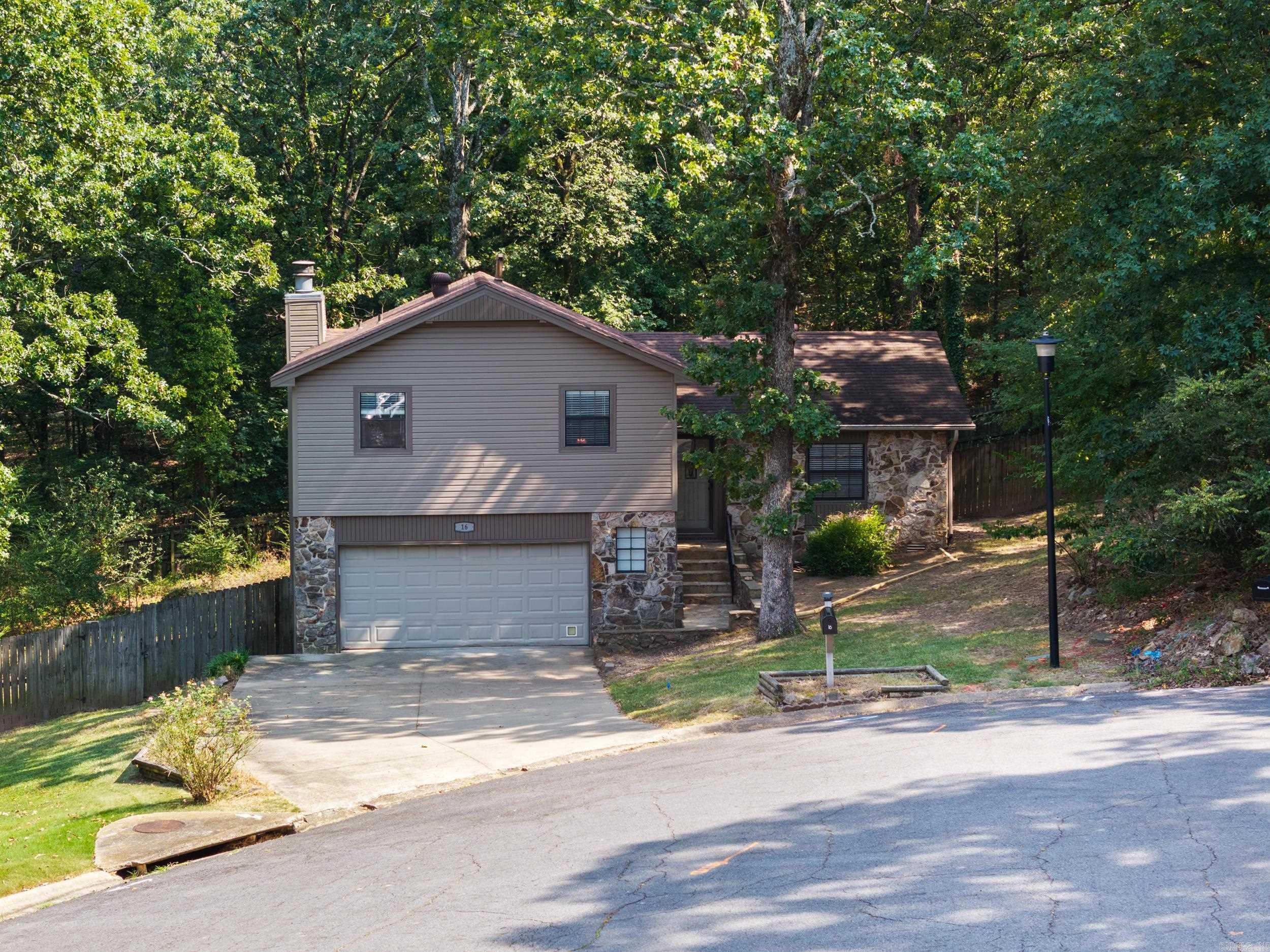 16 Rockledge  Maumelle, AR