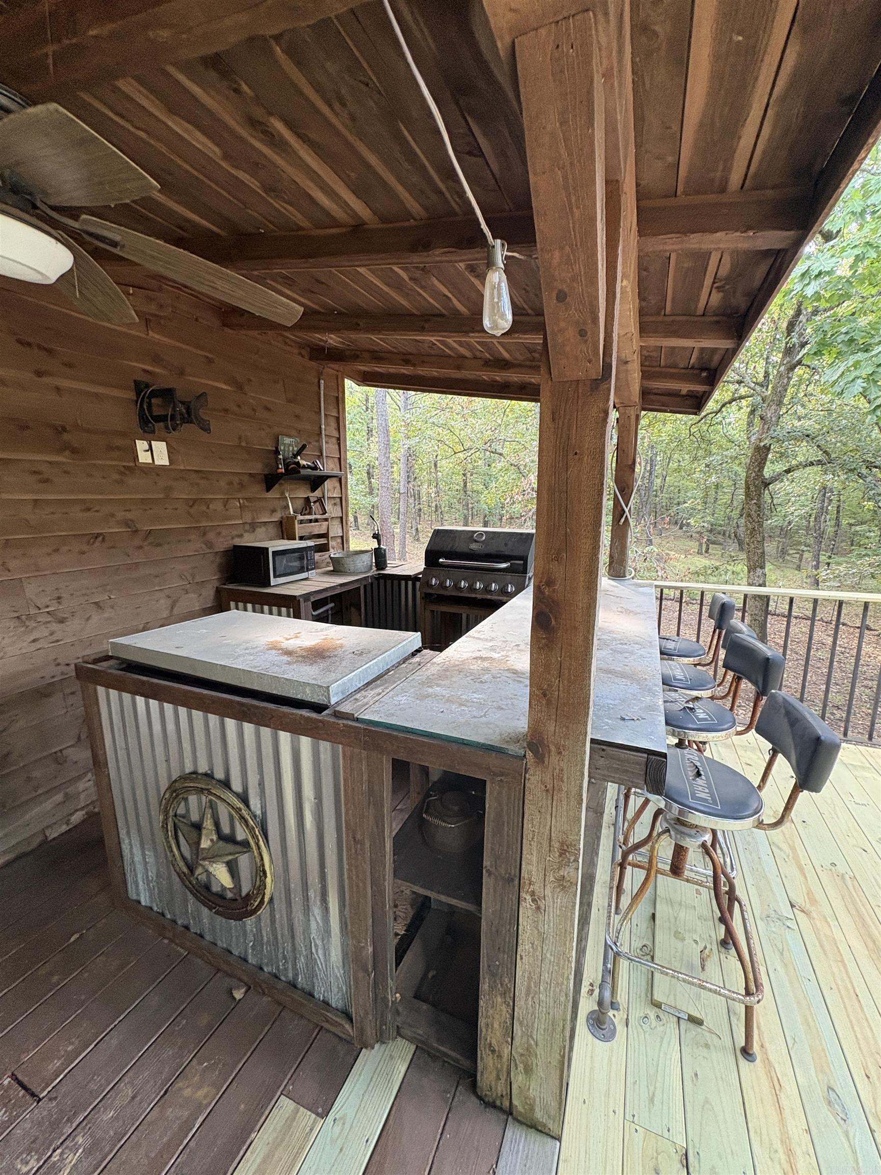 300 Peel  Locust Grove, AR