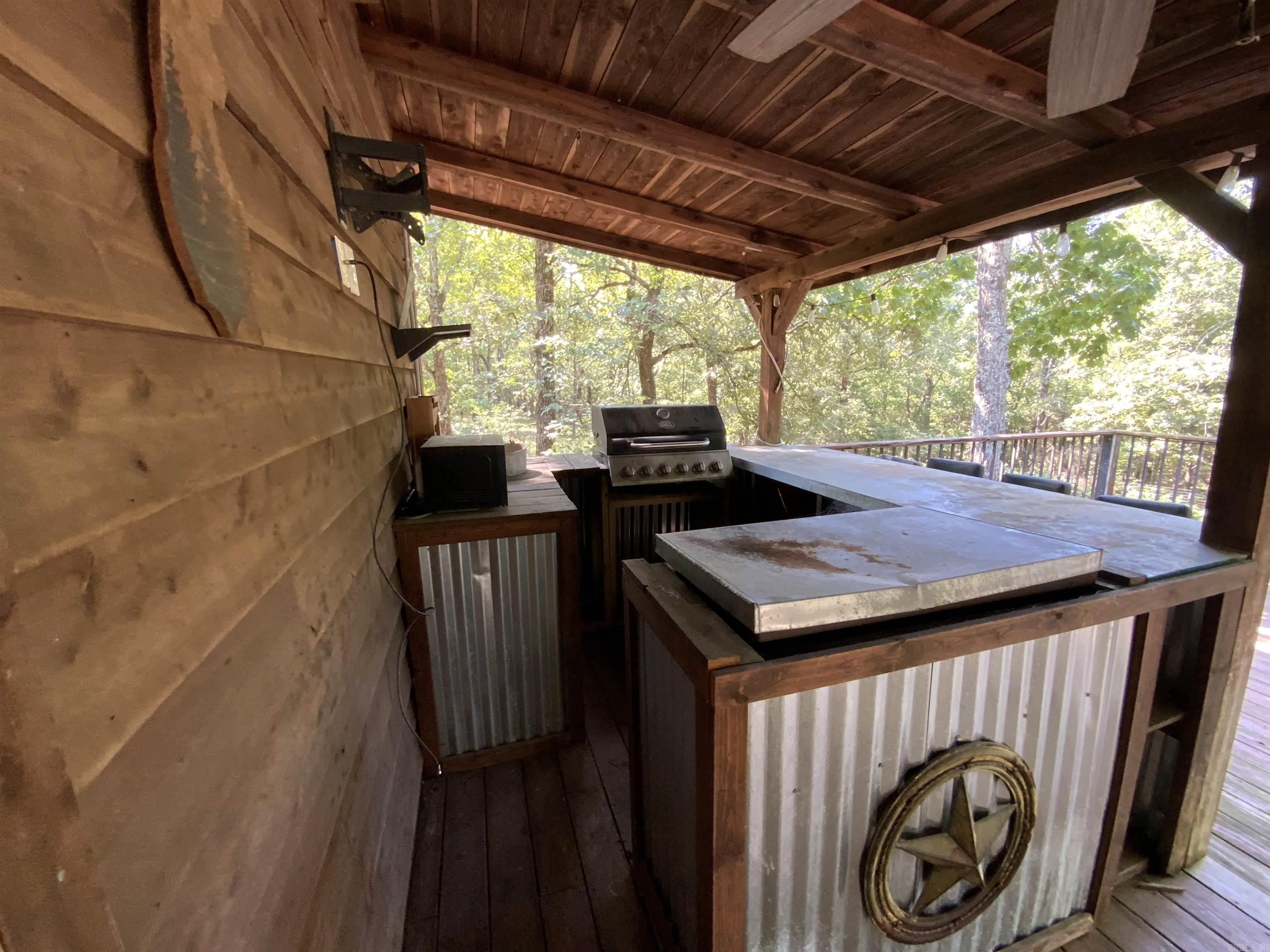 300 Peel  Locust Grove, AR