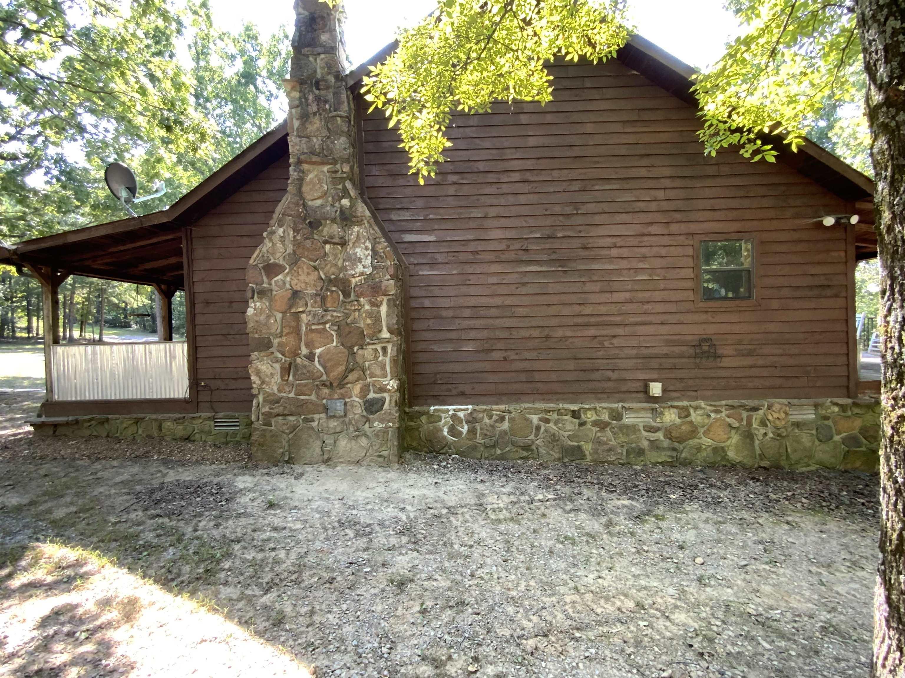 300 Peel  Locust Grove, AR