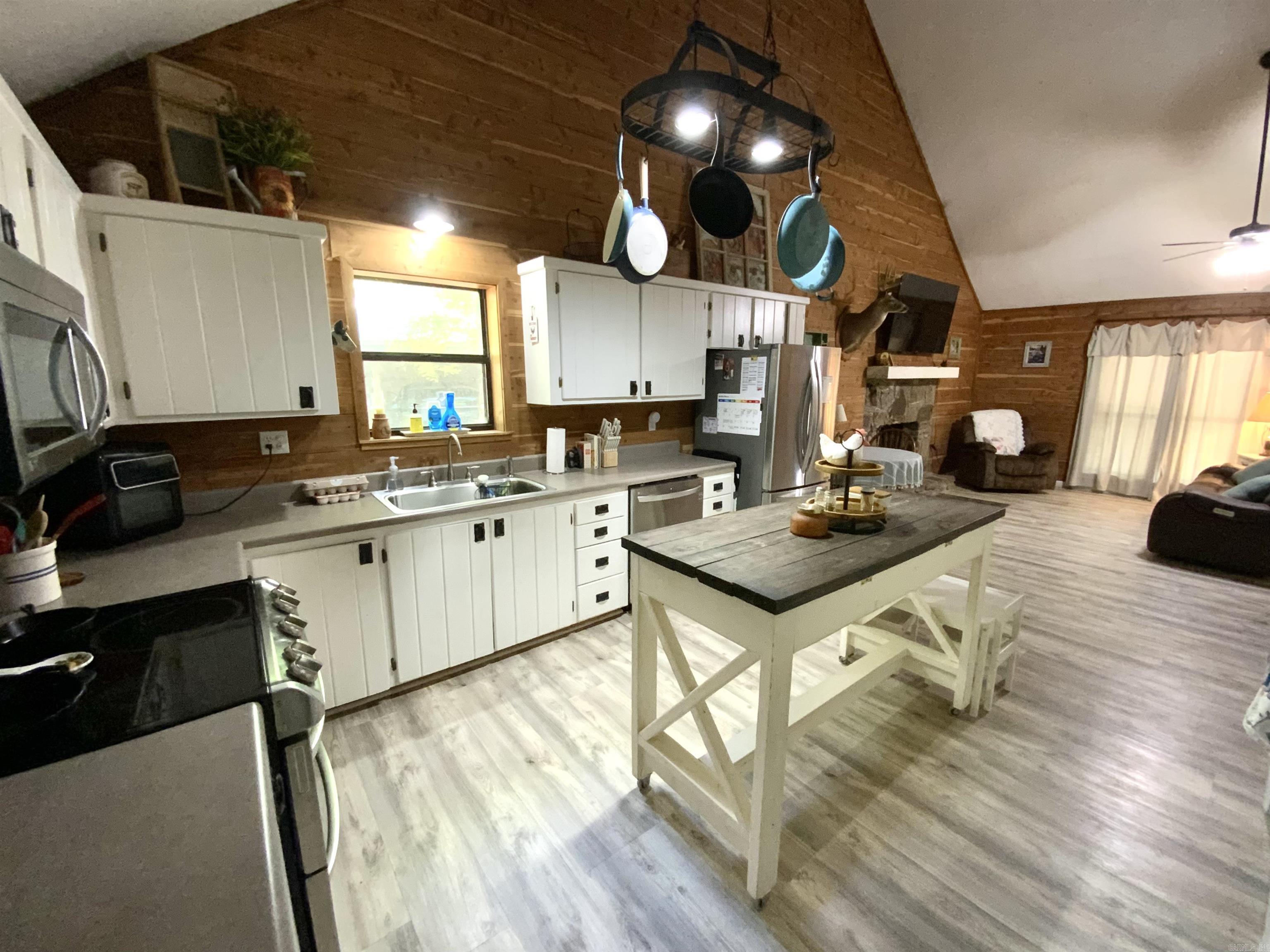 300 Peel  Locust Grove, AR