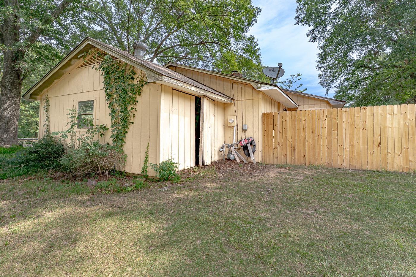 1313 W 10th  DeWitt, AR