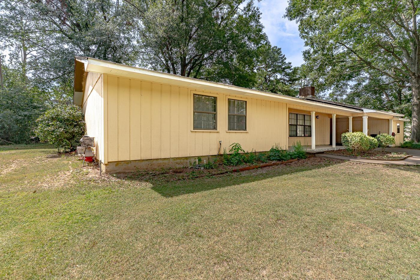 1313 W 10th  DeWitt, AR