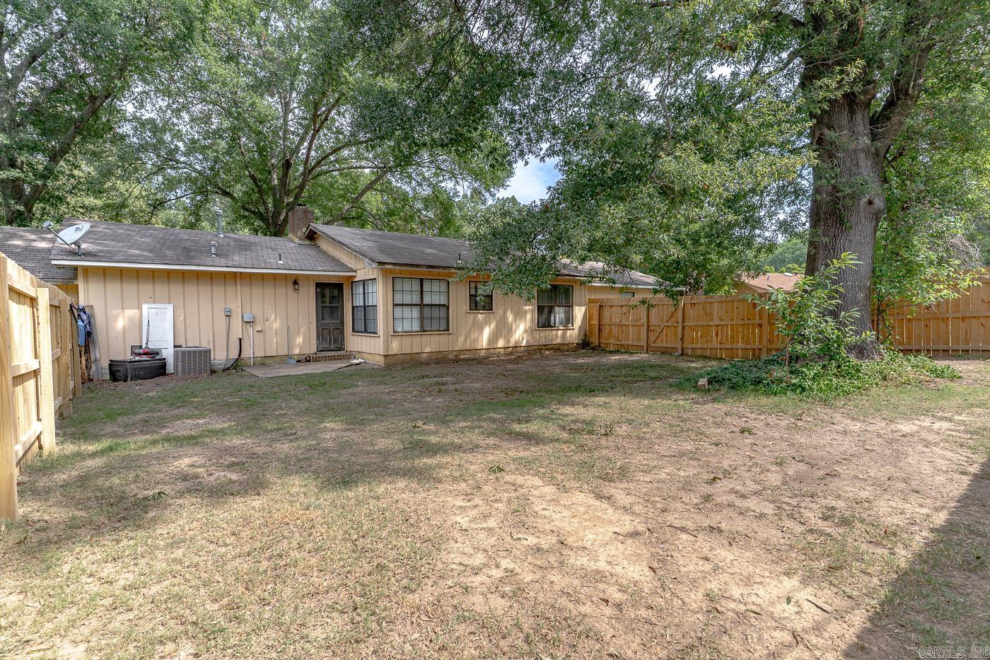 1313 W 10th  DeWitt, AR