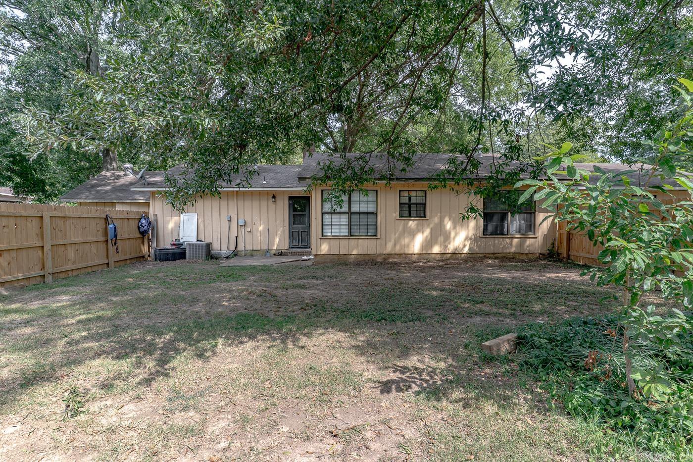 1313 W 10th  DeWitt, AR