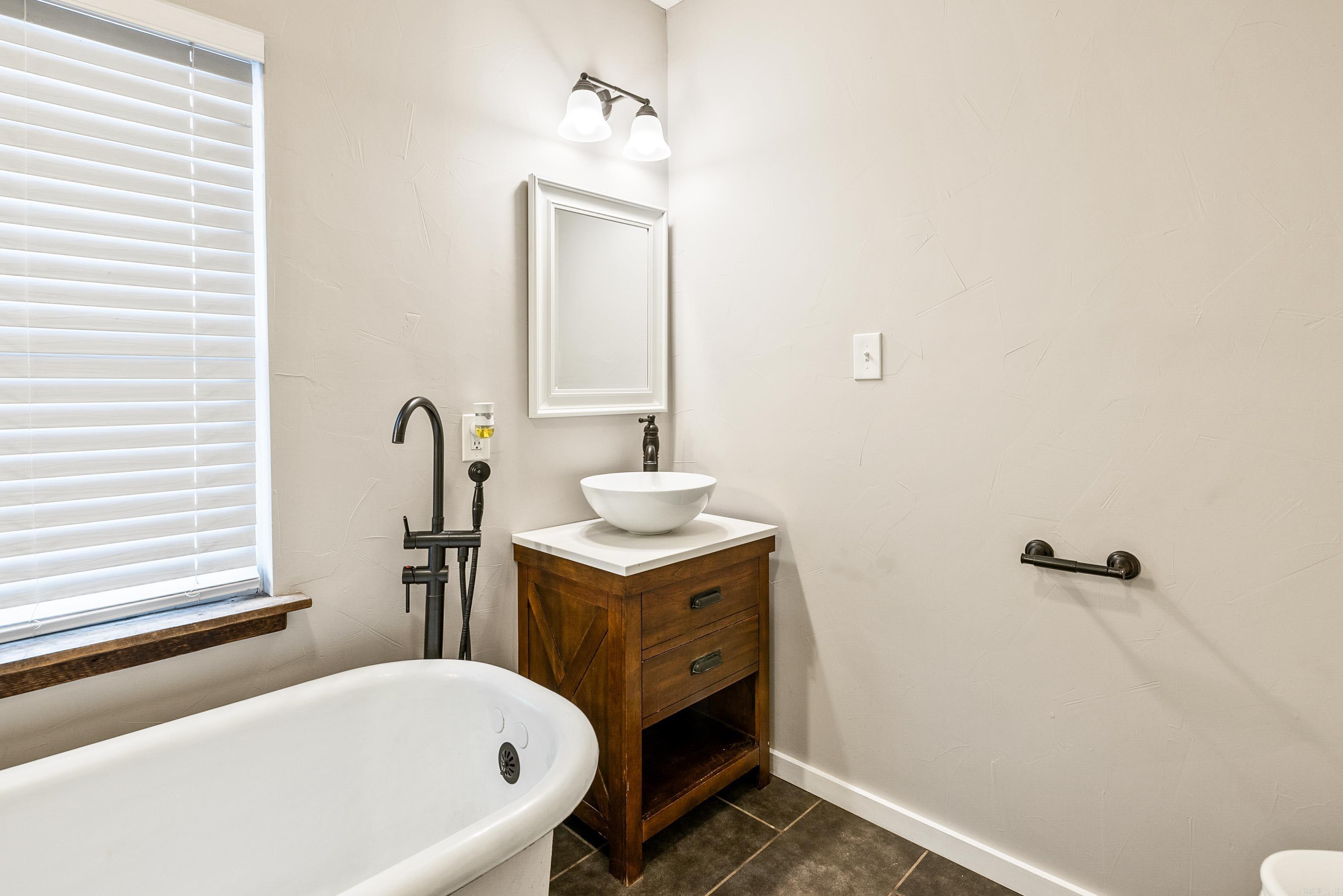 226 S First  Benton, AR