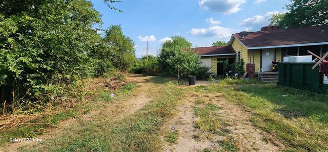 2710 E Walnut  Paris, AR