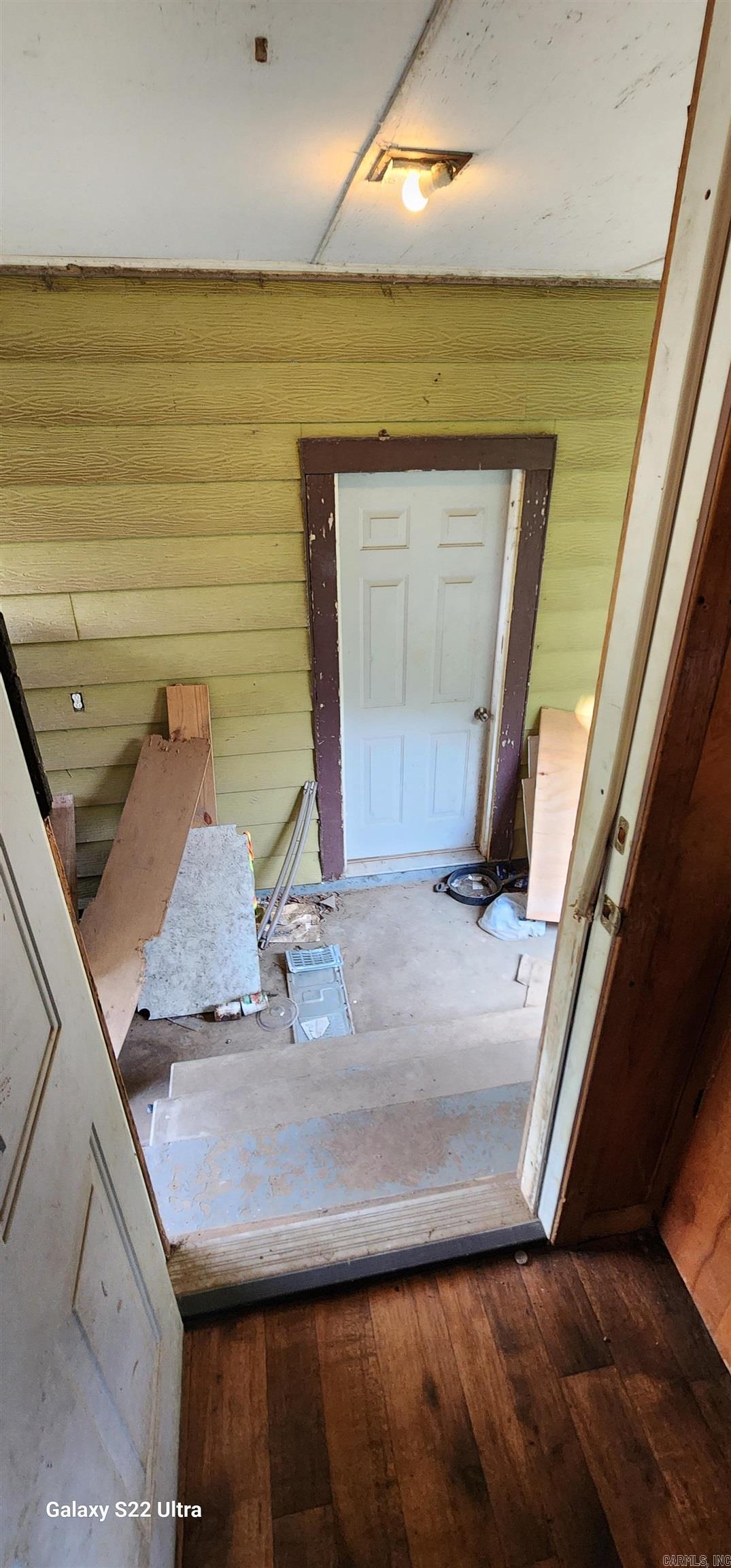 2710 E Walnut  Paris, AR