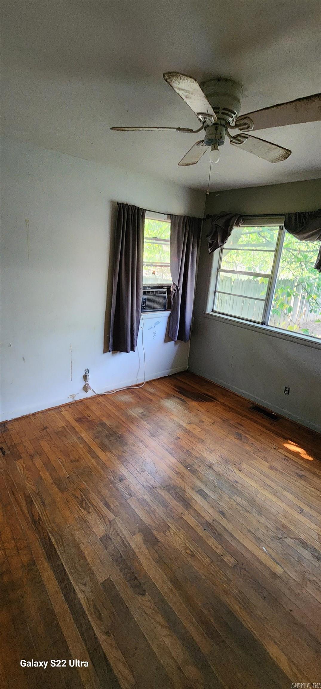 2710 E Walnut  Paris, AR