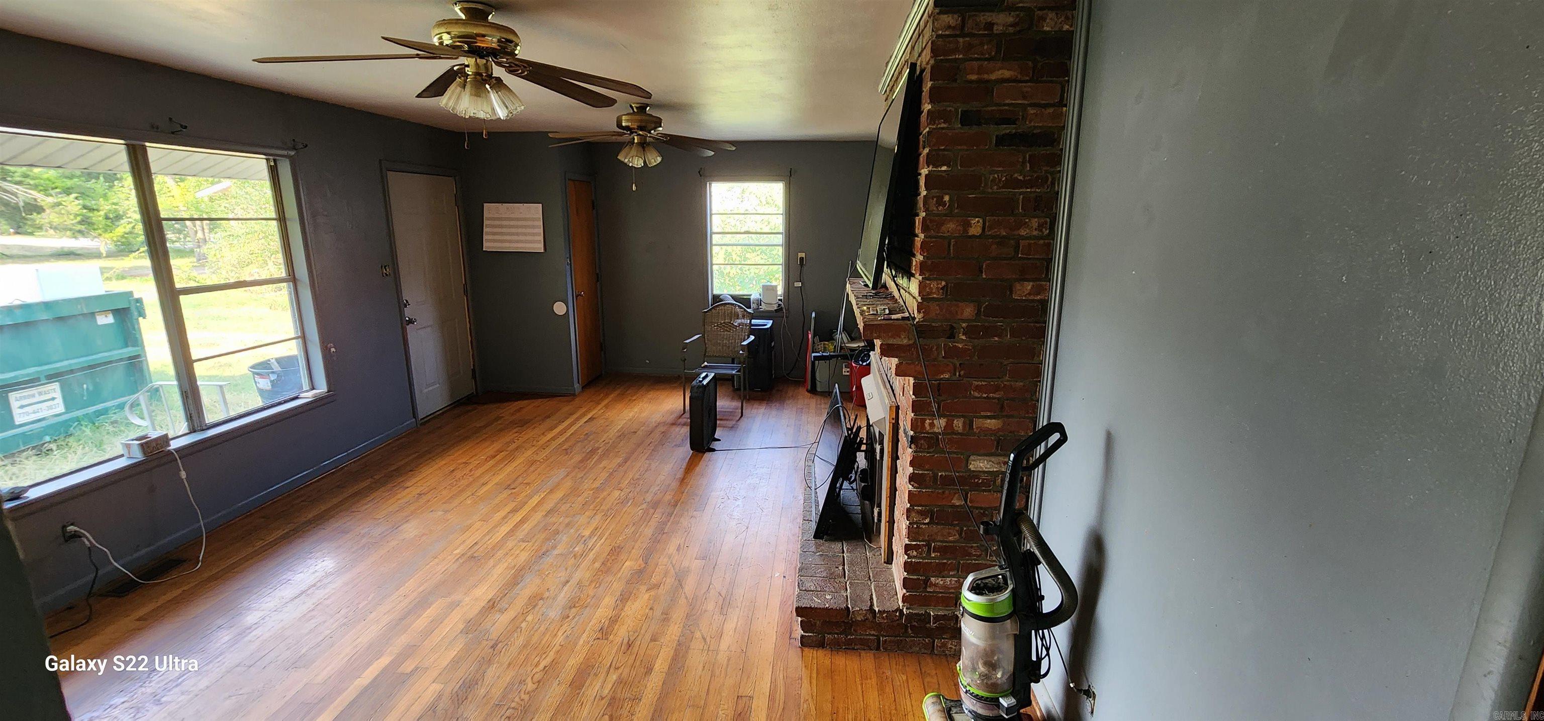 2710 E Walnut  Paris, AR