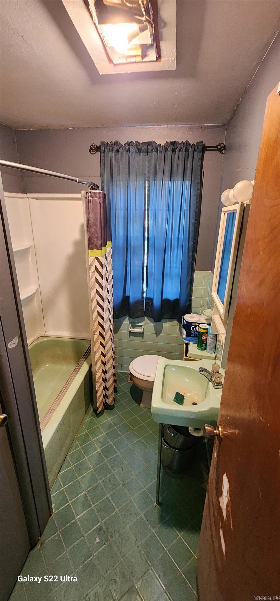 2710 E Walnut  Paris, AR