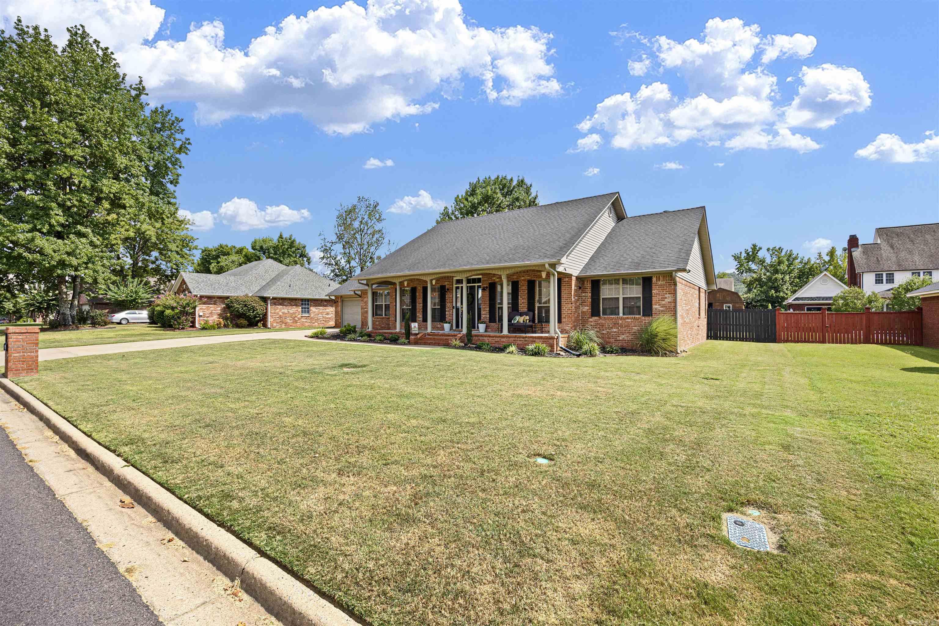 907 Muscadine  Russellville, AR