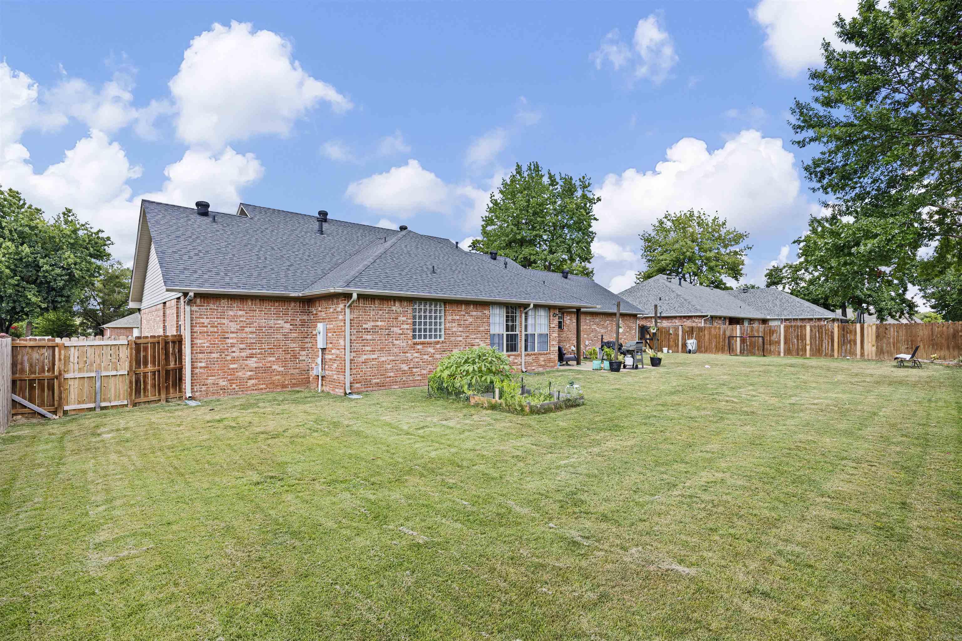 907 Muscadine  Russellville, AR