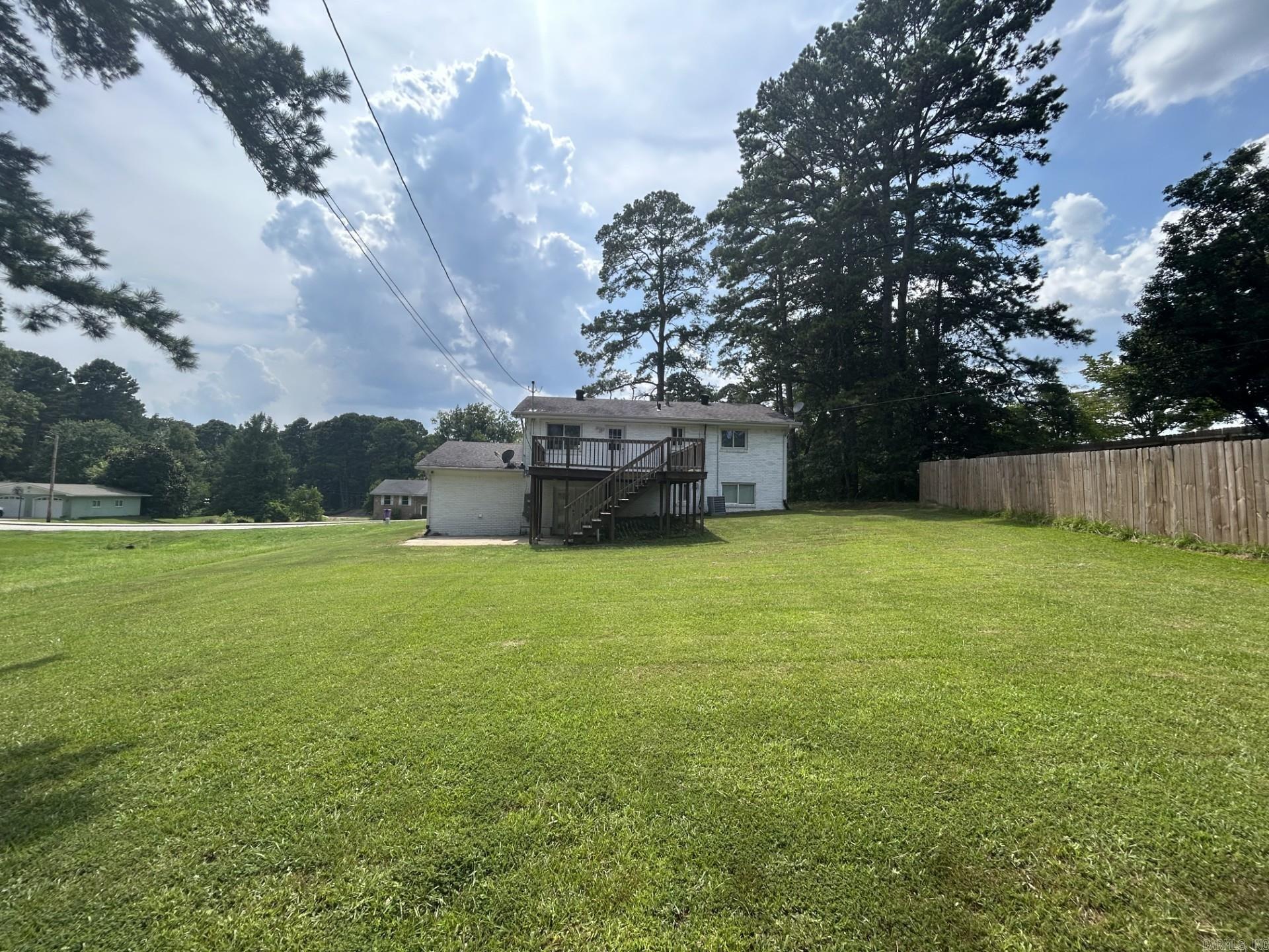 1811 E Lakeview  Benton, AR