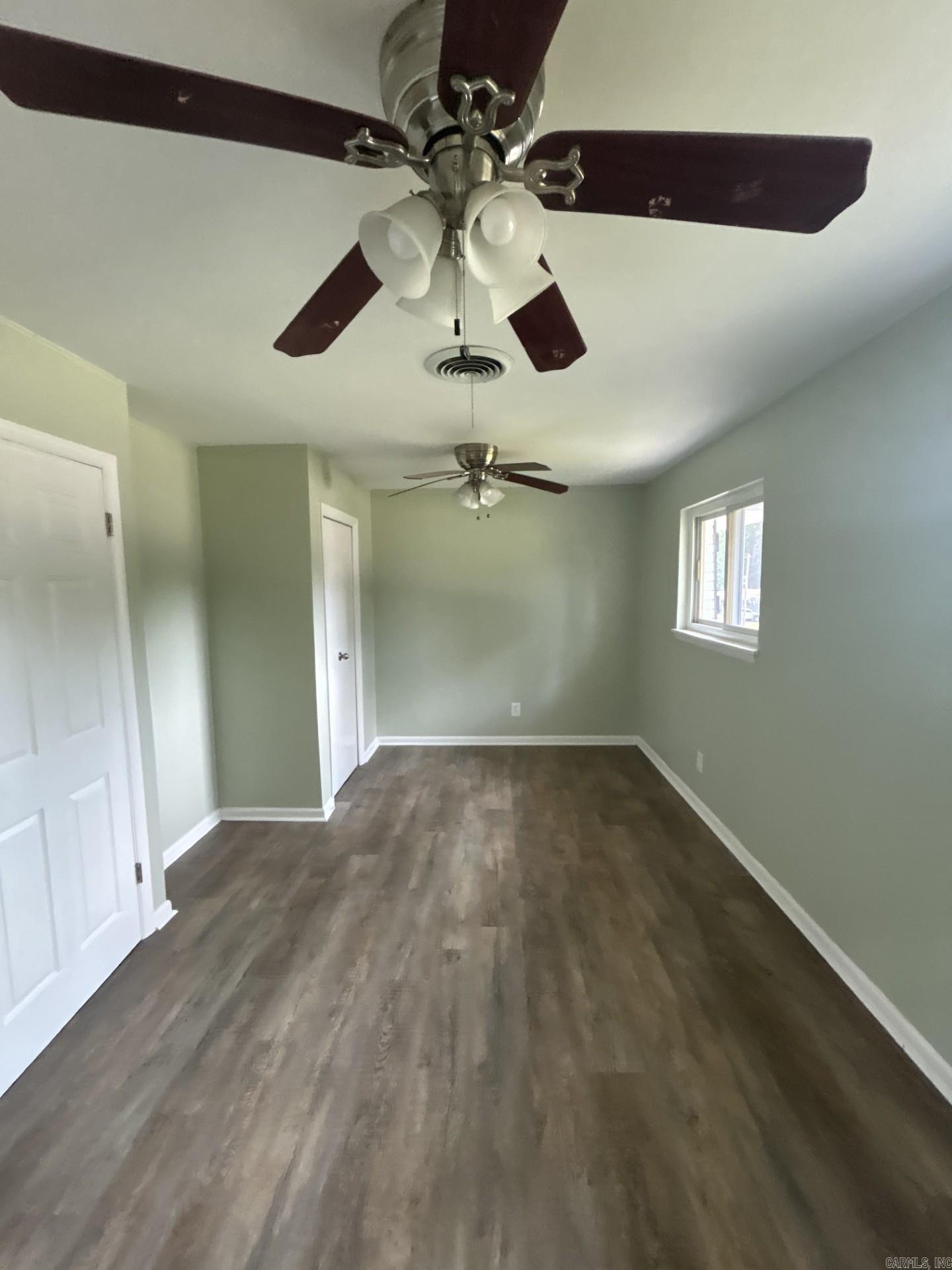 1811 E Lakeview  Benton, AR