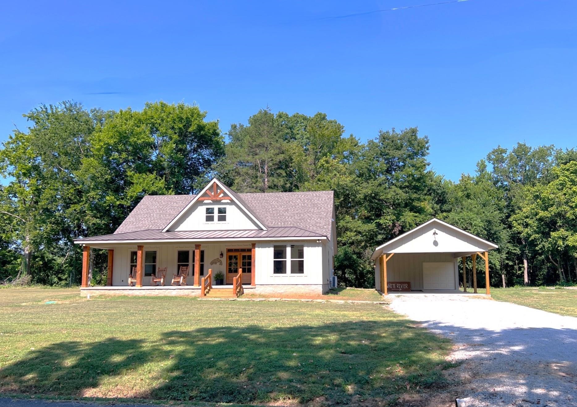 120 N Riverview  Mountain View, AR