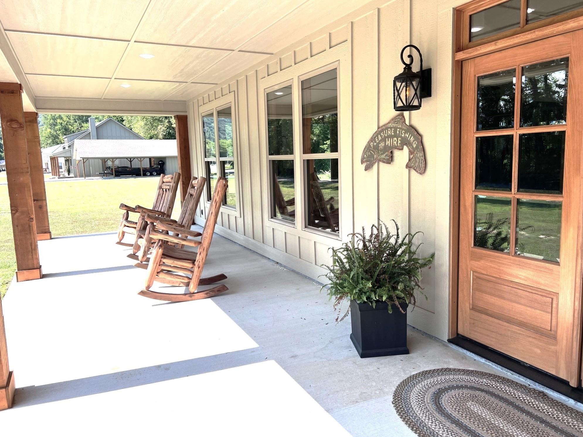 120 N Riverview  Mountain View, AR