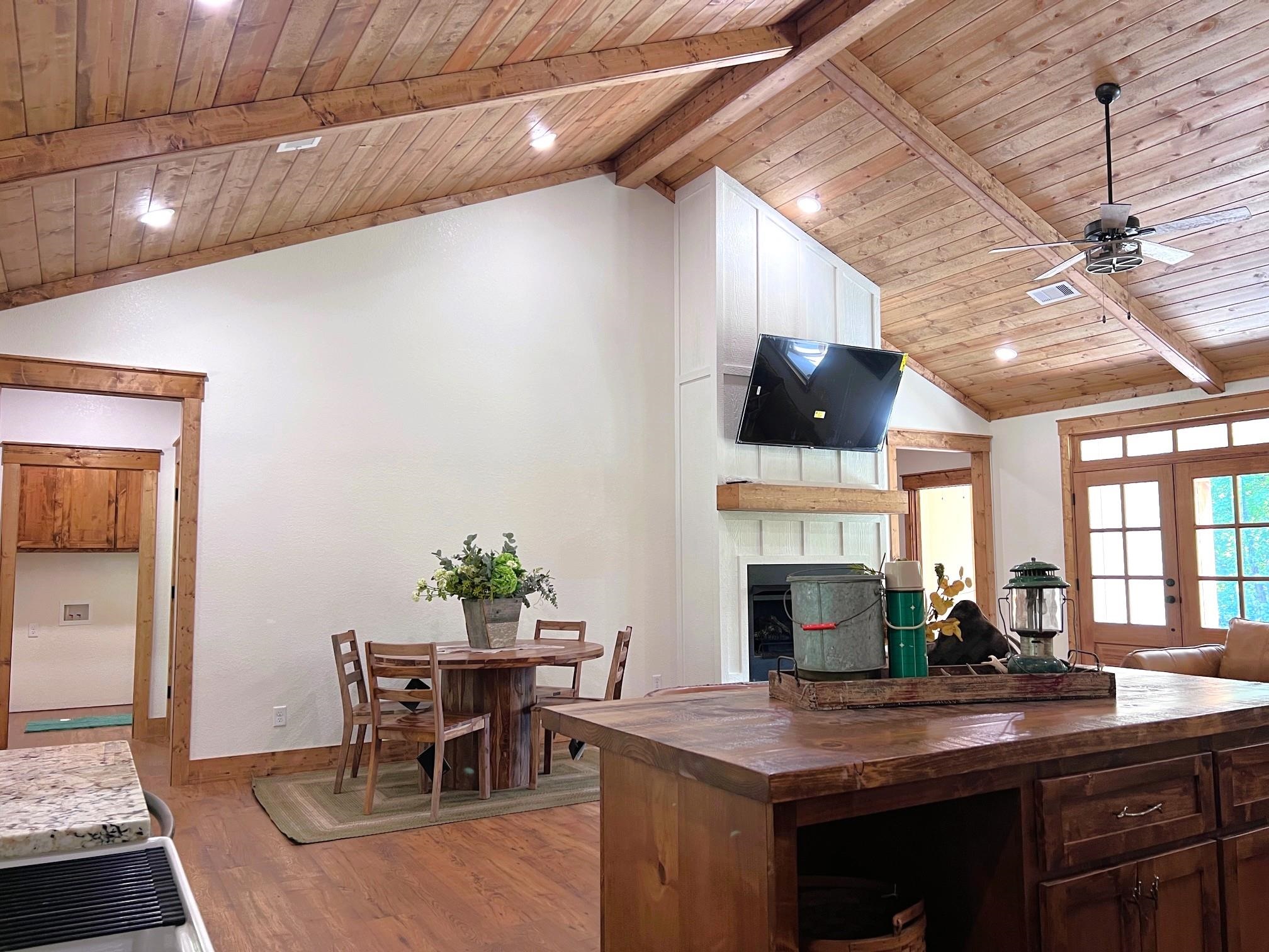 120 N Riverview  Mountain View, AR