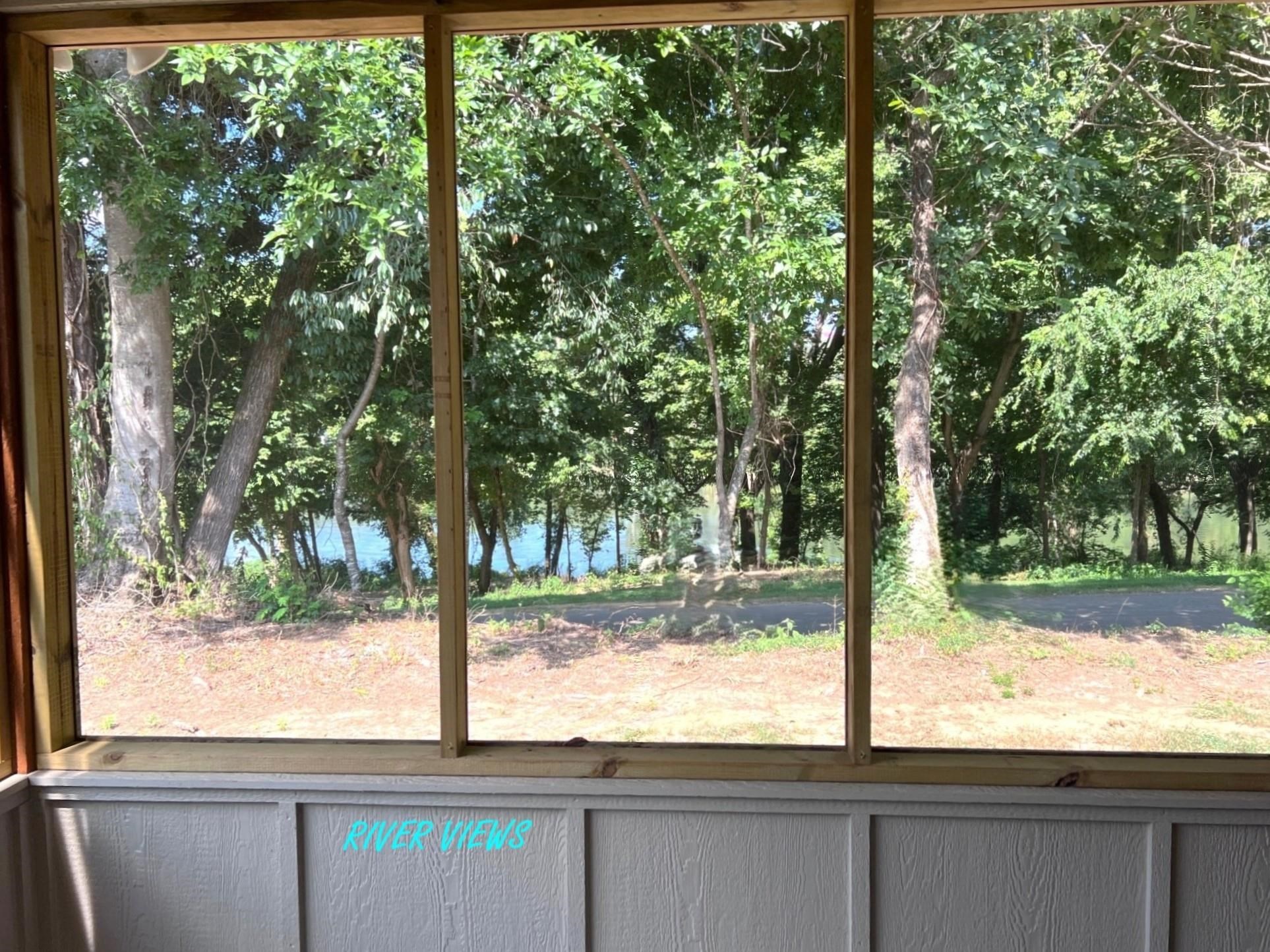 120 N Riverview  Mountain View, AR