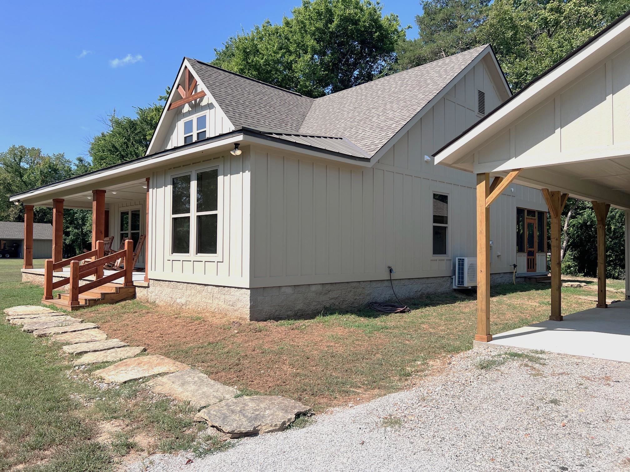 120 N Riverview  Mountain View, AR