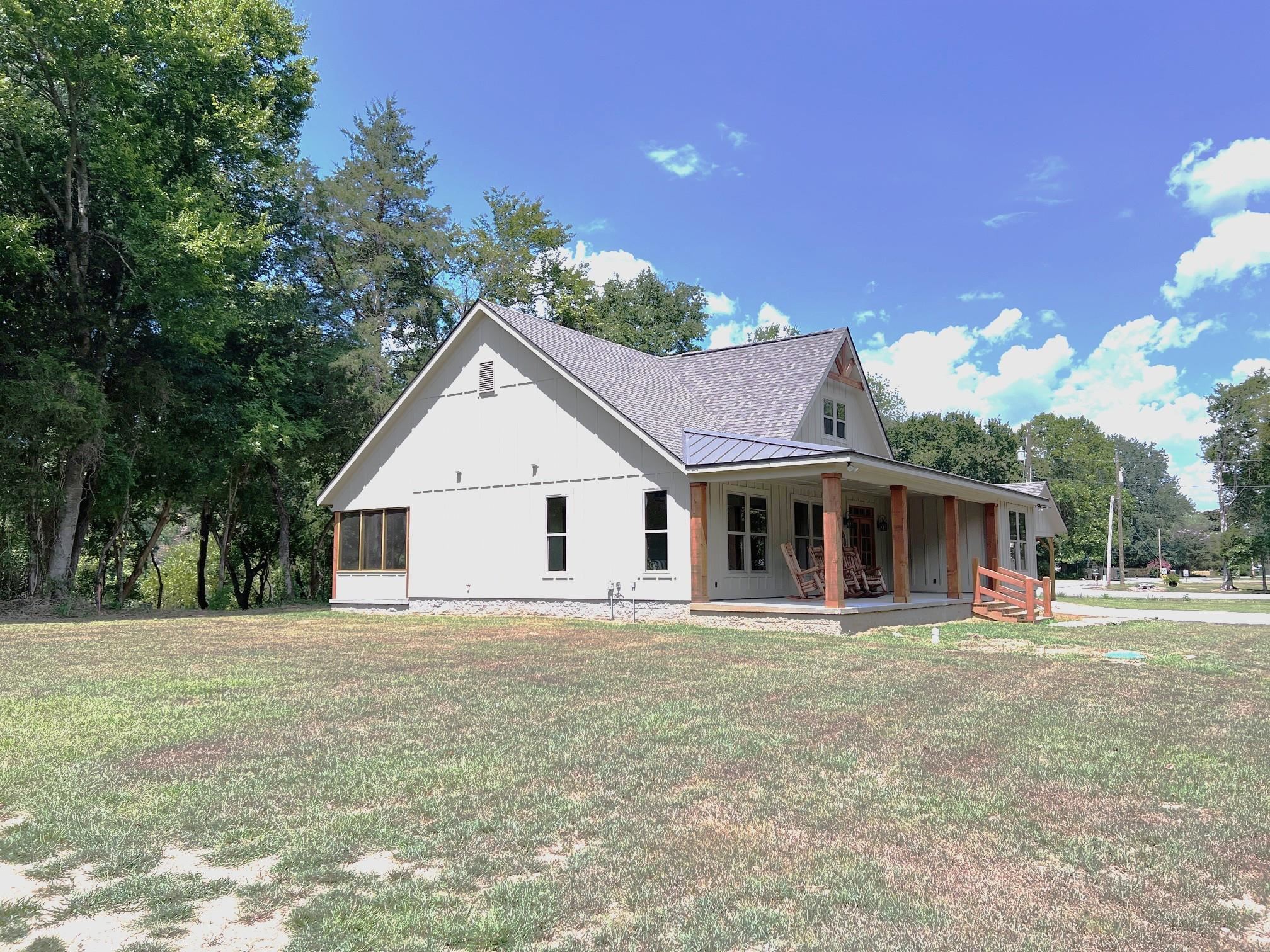 120 N Riverview Lane Mountain View, AR 72560